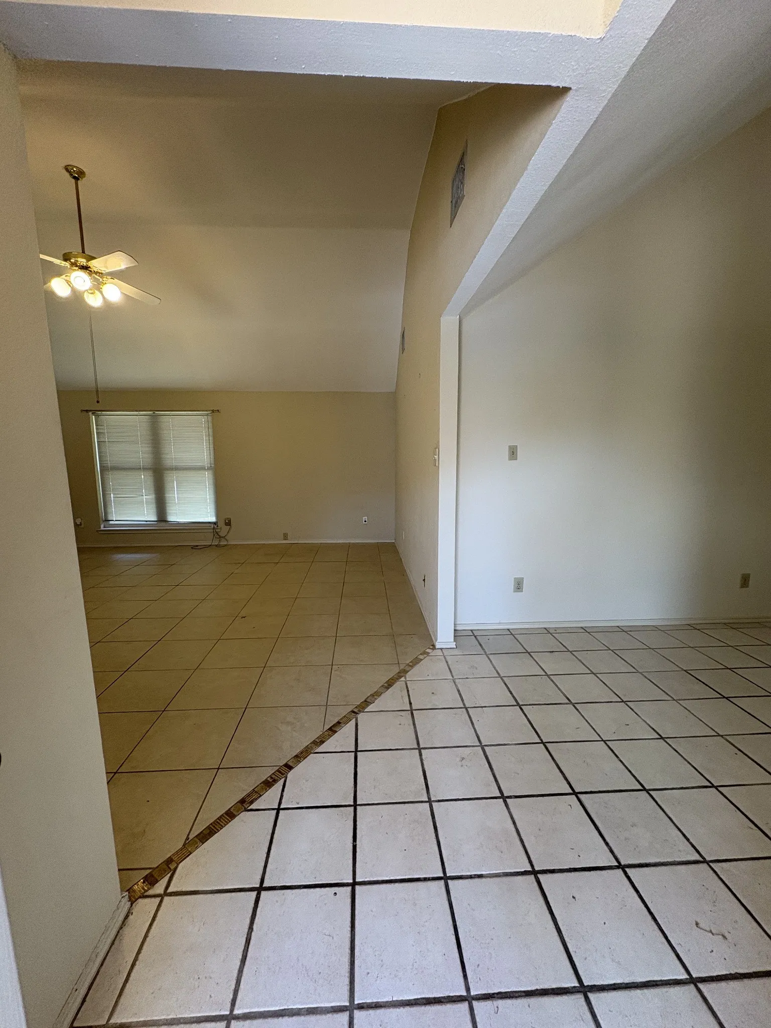 Single Family Residence For Sale in Dallas County , 8006 Weatherly Drive, Rowlett, Texas 75089, 3 Bedroom, 2 Bathroom, 2 Garage spaces, 2,031 Sqft, built in 1987, mls#21402045, Real Estate Agent in Rowlett, Homes For Sale in Dallas county, Homes For Sale in Rowlett, Realtor in Rowlett Texas, Real Estate Brokerage Independent Realty Texas, Luminita Cordes Realtor