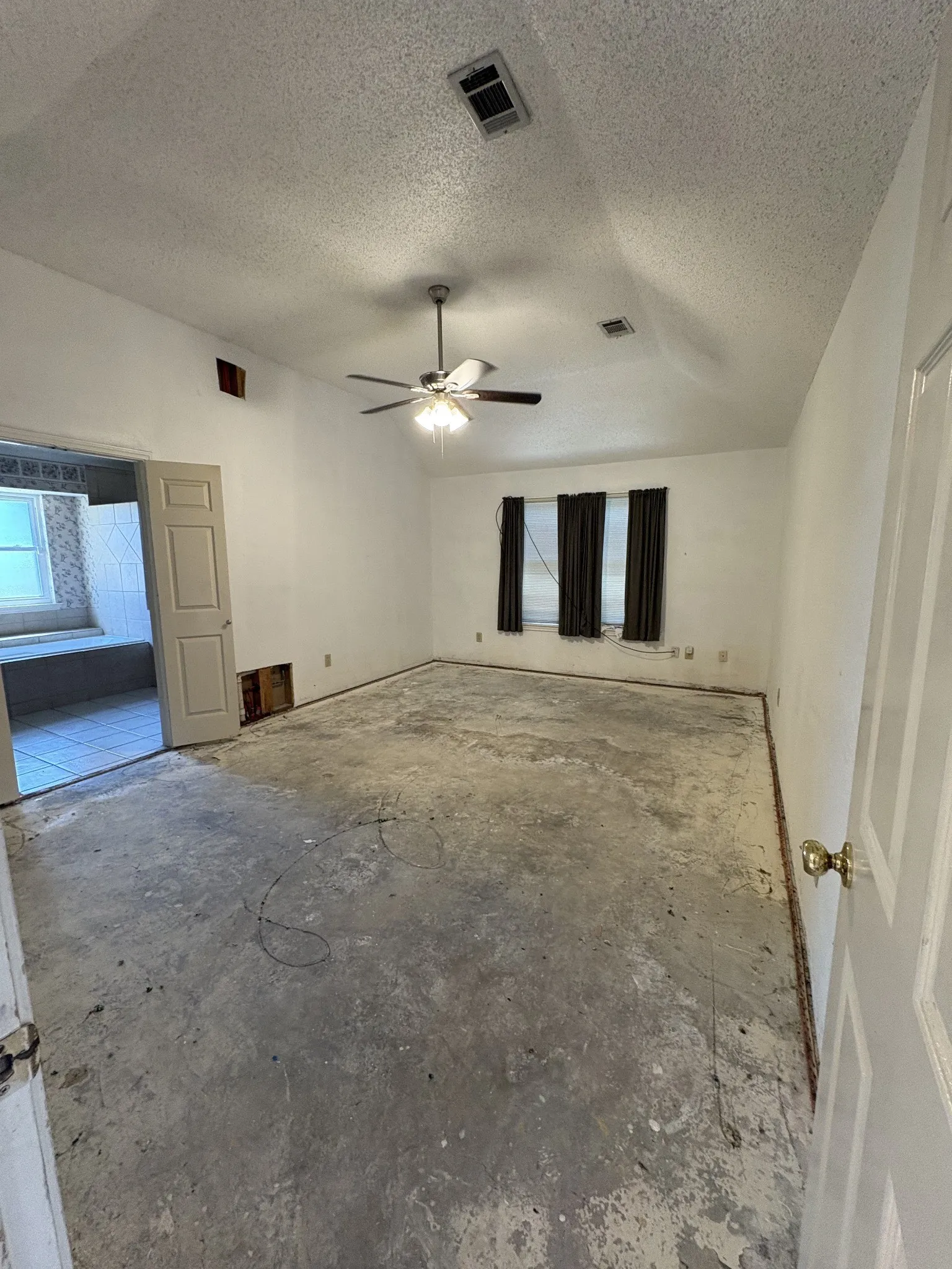 Single Family Residence For Sale in Dallas County , 8006 Weatherly Drive, Rowlett, Texas 75089, 3 Bedroom, 2 Bathroom, 2 Garage spaces, 2,031 Sqft, built in 1987, mls#21402045, Real Estate Agent in Rowlett, Homes For Sale in Dallas county, Homes For Sale in Rowlett, Realtor in Rowlett Texas, Real Estate Brokerage Independent Realty Texas, Luminita Cordes Realtor