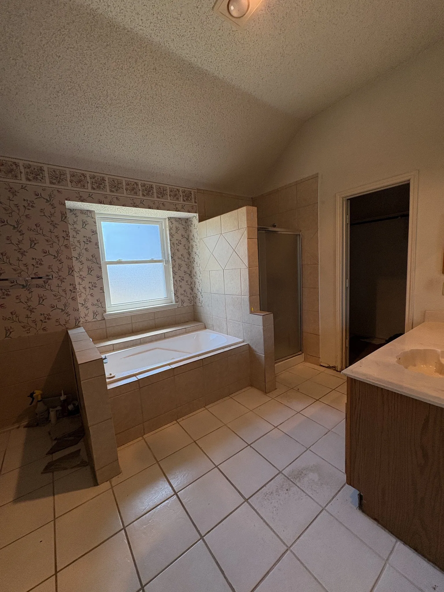 Single Family Residence For Sale in Dallas County , 8006 Weatherly Drive, Rowlett, Texas 75089, 3 Bedroom, 2 Bathroom, 2 Garage spaces, 2,031 Sqft, built in 1987, mls#21402045, Real Estate Agent in Rowlett, Homes For Sale in Dallas county, Homes For Sale in Rowlett, Realtor in Rowlett Texas, Real Estate Brokerage Independent Realty Texas, Luminita Cordes Realtor