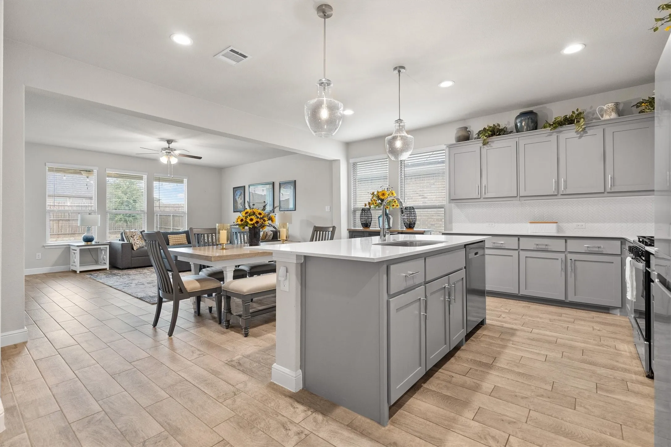 Single Family Residence For Sale in Wise County , 146 Hawksbill Lane, Rhome, Texas 76078, 4 Bedroom, 2 Bathroom, 2 Garage spaces, 2,189 Sqft, built in 2022, mls#21392029, Real Estate Agent in Rhome, Homes For Sale in Wise county, Homes For Sale in Rhome, Realtor in Rhome Texas, Real Estate Brokerage Independent Realty Texas, Luminita Cordes Realtor