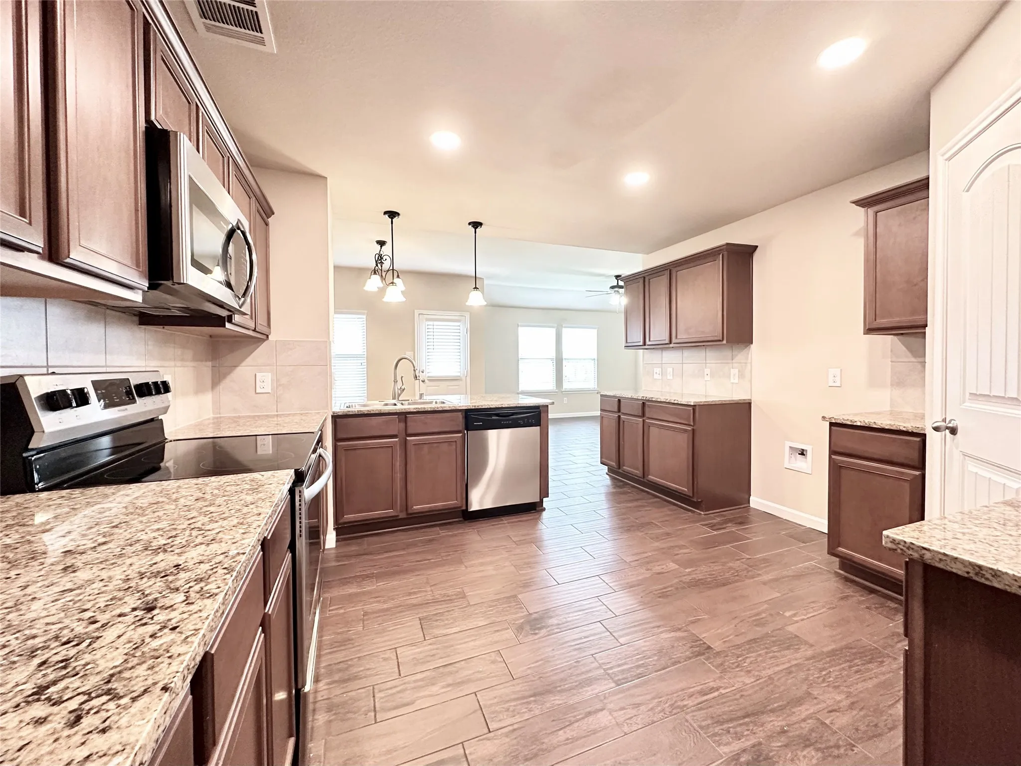 Single Family Residence For Rent in Collin County , 905 Quartz Trail, Princeton, Texas 75407, 4 Bedroom, 2 Bathroom, 2 Garage spaces, 1,828 Sqft, built in 2017, mls#21402096, Real Estate Agent in Princeton, Homes For Rent in Collin county, Homes For Rent in Princeton, Realtor in Princeton Texas, Real Estate Brokerage Independent Realty Texas, Luminita Cordes Realtor