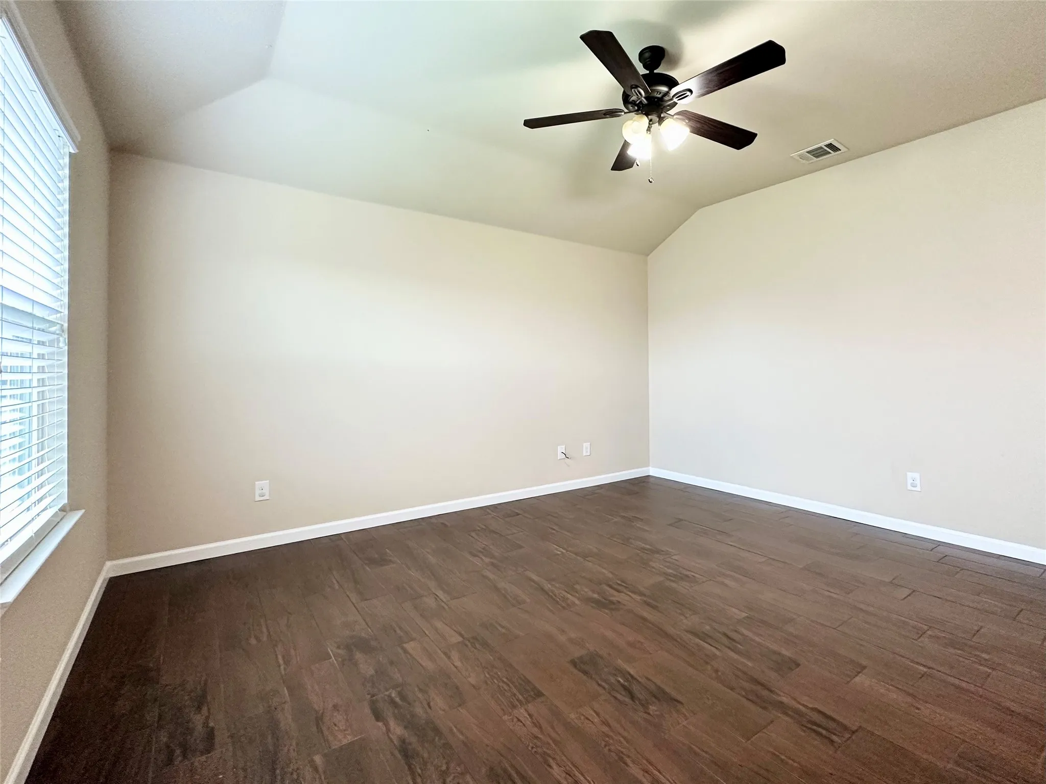 Single Family Residence For Rent in Collin County , 905 Quartz Trail, Princeton, Texas 75407, 4 Bedroom, 2 Bathroom, 2 Garage spaces, 1,828 Sqft, built in 2017, mls#21402096, Real Estate Agent in Princeton, Homes For Rent in Collin county, Homes For Rent in Princeton, Realtor in Princeton Texas, Real Estate Brokerage Independent Realty Texas, Luminita Cordes Realtor