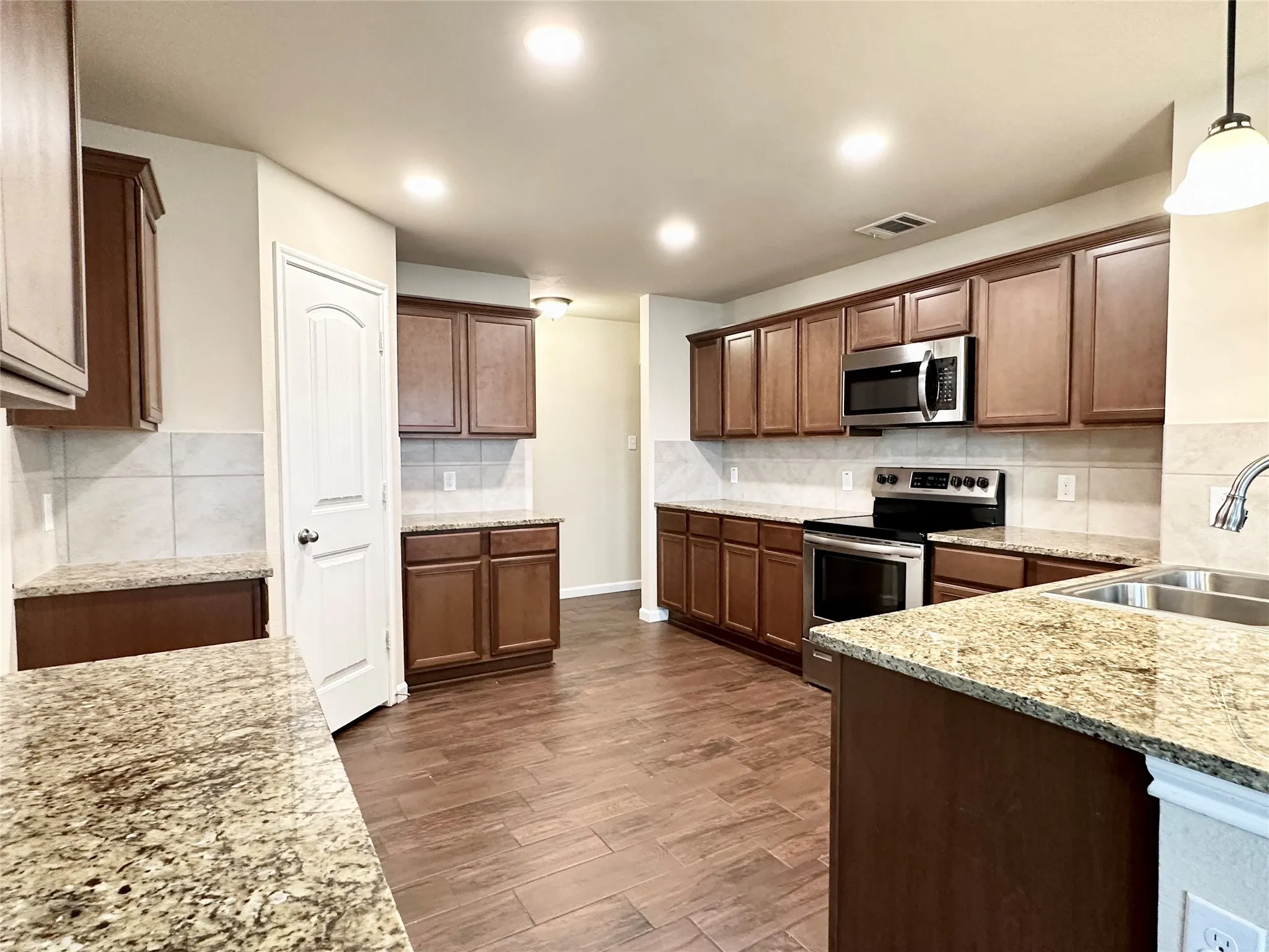 Single Family Residence For Rent in Collin County , 905 Quartz Trail, Princeton, Texas 75407, 4 Bedroom, 2 Bathroom, 2 Garage spaces, 1,828 Sqft, built in 2017, mls#21402096, Real Estate Agent in Princeton, Homes For Rent in Collin county, Homes For Rent in Princeton, Realtor in Princeton Texas, Real Estate Brokerage Independent Realty Texas, Luminita Cordes Realtor