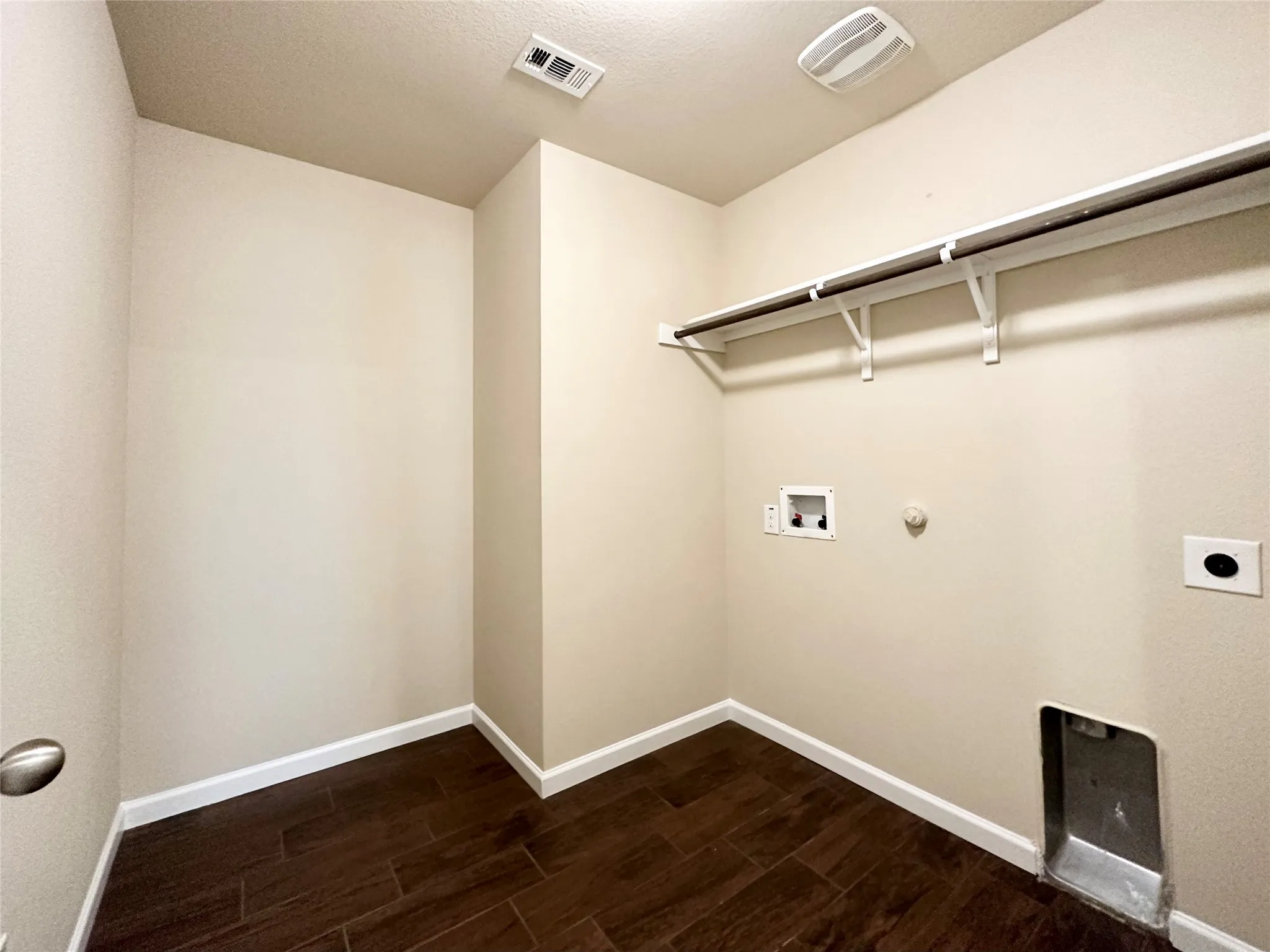 Single Family Residence For Rent in Collin County , 905 Quartz Trail, Princeton, Texas 75407, 4 Bedroom, 2 Bathroom, 2 Garage spaces, 1,828 Sqft, built in 2017, mls#21402096, Real Estate Agent in Princeton, Homes For Rent in Collin county, Homes For Rent in Princeton, Realtor in Princeton Texas, Real Estate Brokerage Independent Realty Texas, Luminita Cordes Realtor