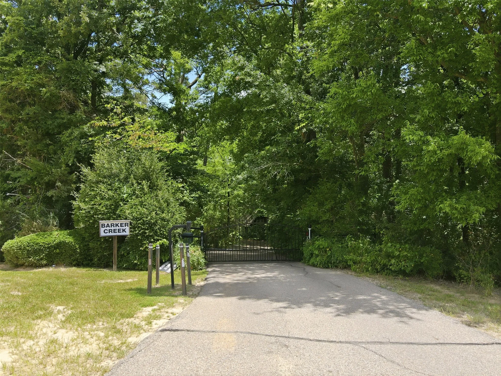 Single Family Residence For Sale in Franklin (TX) County , 104 E Barker Creek Drive, Scroggins, Texas 75480, 3 Bedroom, 2 Bathroom, Garage spaces, 900 Sqft, built in 1985, mls#21400570, Real Estate Agent in Scroggins, Homes For Sale in Franklin (TX) county, Homes For Sale in Scroggins, Realtor in Scroggins Texas, Real Estate Brokerage Independent Realty Texas, Luminita Cordes Realtor