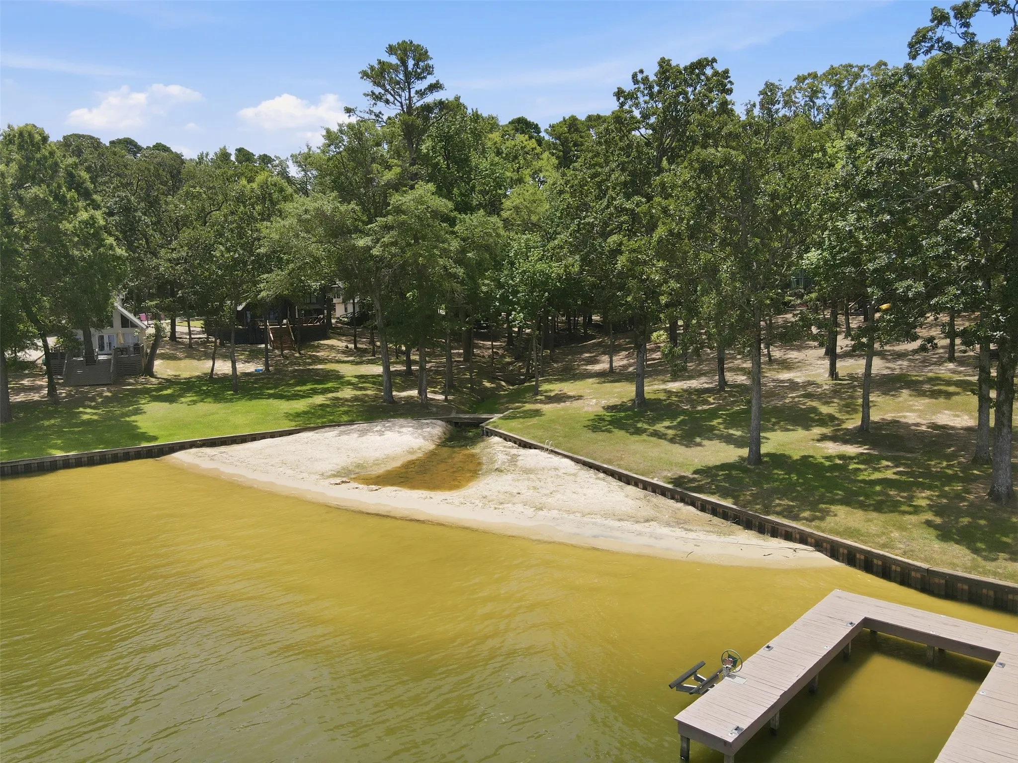 Single Family Residence For Sale in Franklin (TX) County , 104 E Barker Creek Drive, Scroggins, Texas 75480, 3 Bedroom, 2 Bathroom, Garage spaces, 900 Sqft, built in 1985, mls#21400570, Real Estate Agent in Scroggins, Homes For Sale in Franklin (TX) county, Homes For Sale in Scroggins, Realtor in Scroggins Texas, Real Estate Brokerage Independent Realty Texas, Luminita Cordes Realtor