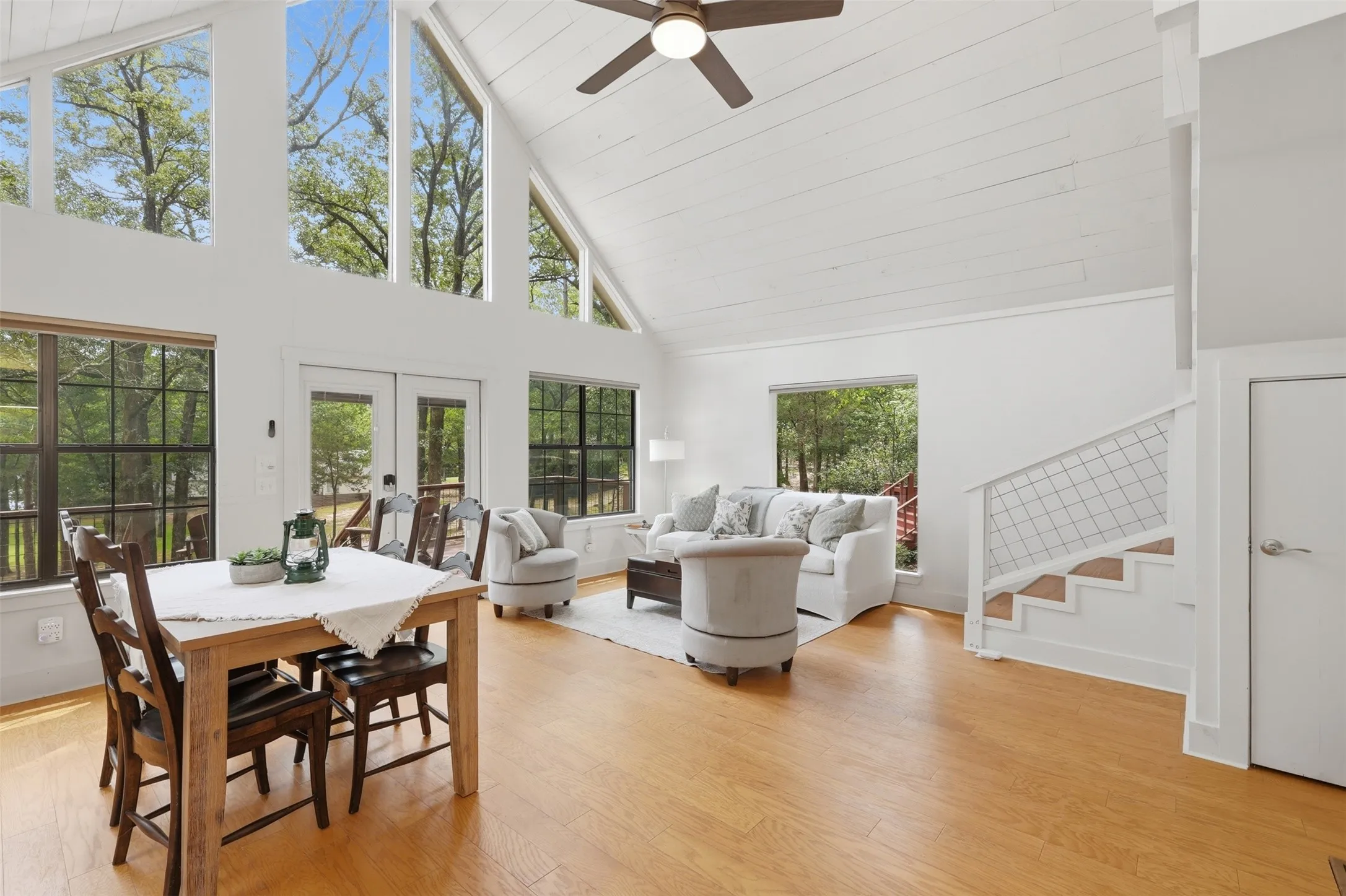 Single Family Residence For Sale in Franklin (TX) County , 104 E Barker Creek Drive, Scroggins, Texas 75480, 3 Bedroom, 2 Bathroom, Garage spaces, 900 Sqft, built in 1985, mls#21400570, Real Estate Agent in Scroggins, Homes For Sale in Franklin (TX) county, Homes For Sale in Scroggins, Realtor in Scroggins Texas, Real Estate Brokerage Independent Realty Texas, Luminita Cordes Realtor