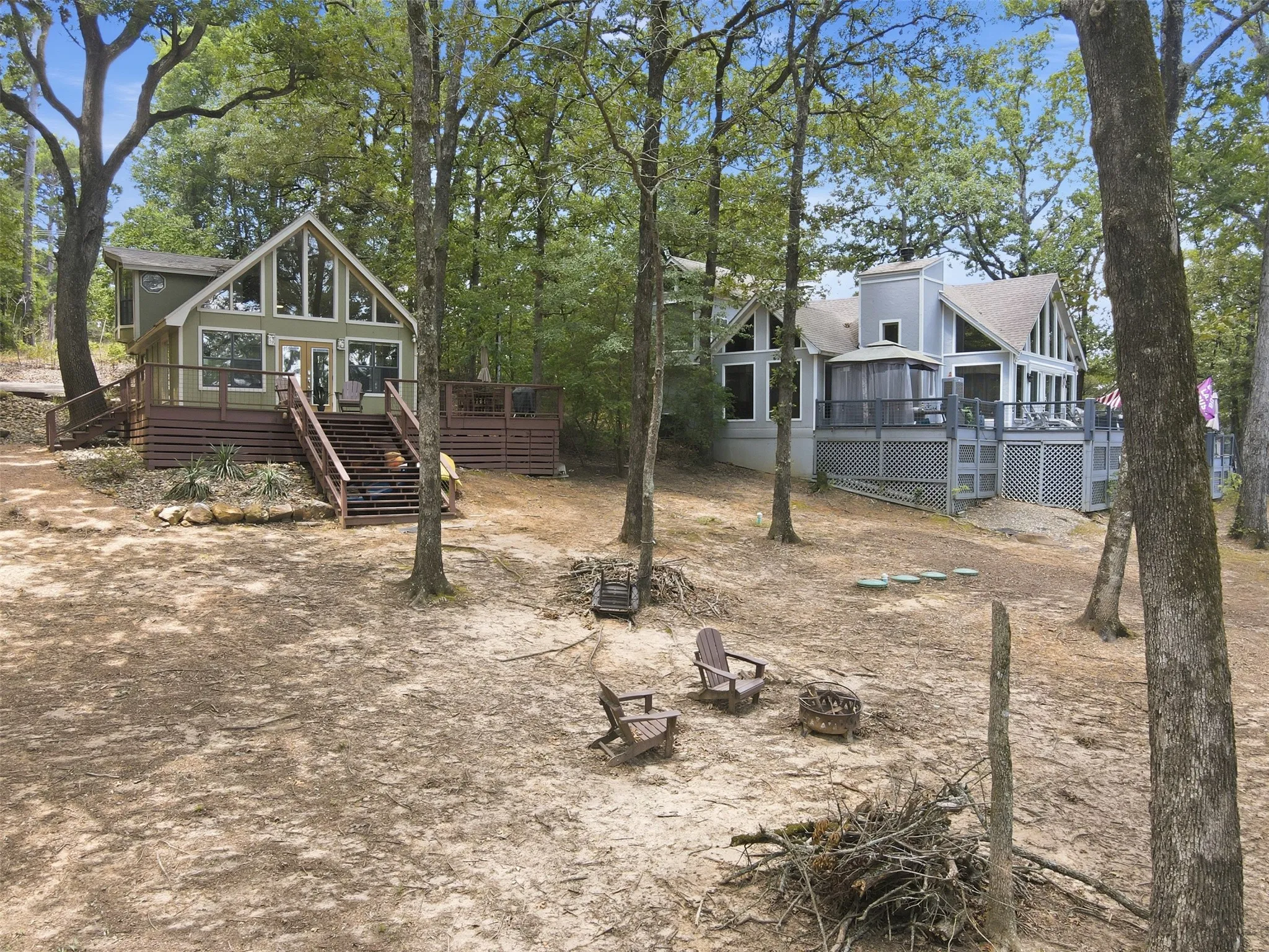 Single Family Residence For Sale in Franklin (TX) County , 104 E Barker Creek Drive, Scroggins, Texas 75480, 3 Bedroom, 2 Bathroom, Garage spaces, 900 Sqft, built in 1985, mls#21400570, Real Estate Agent in Scroggins, Homes For Sale in Franklin (TX) county, Homes For Sale in Scroggins, Realtor in Scroggins Texas, Real Estate Brokerage Independent Realty Texas, Luminita Cordes Realtor