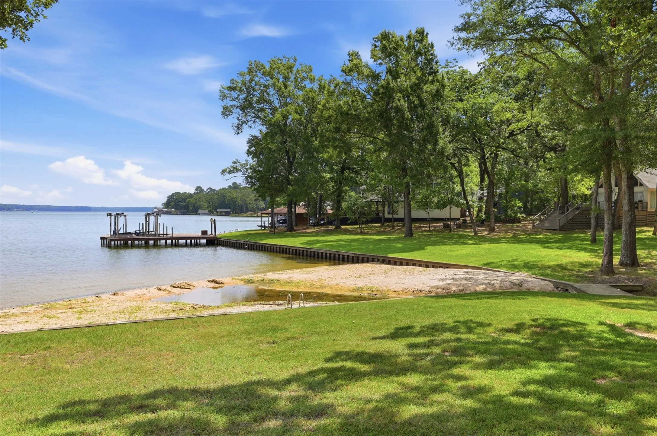 Single Family Residence For Sale in Franklin (TX) County , 104 E Barker Creek Drive, Scroggins, Texas 75480, 3 Bedroom, 2 Bathroom, Garage spaces, 900 Sqft, built in 1985, mls#21400570, Real Estate Agent in Scroggins, Homes For Sale in Franklin (TX) county, Homes For Sale in Scroggins, Realtor in Scroggins Texas, Real Estate Brokerage Independent Realty Texas, Luminita Cordes Realtor