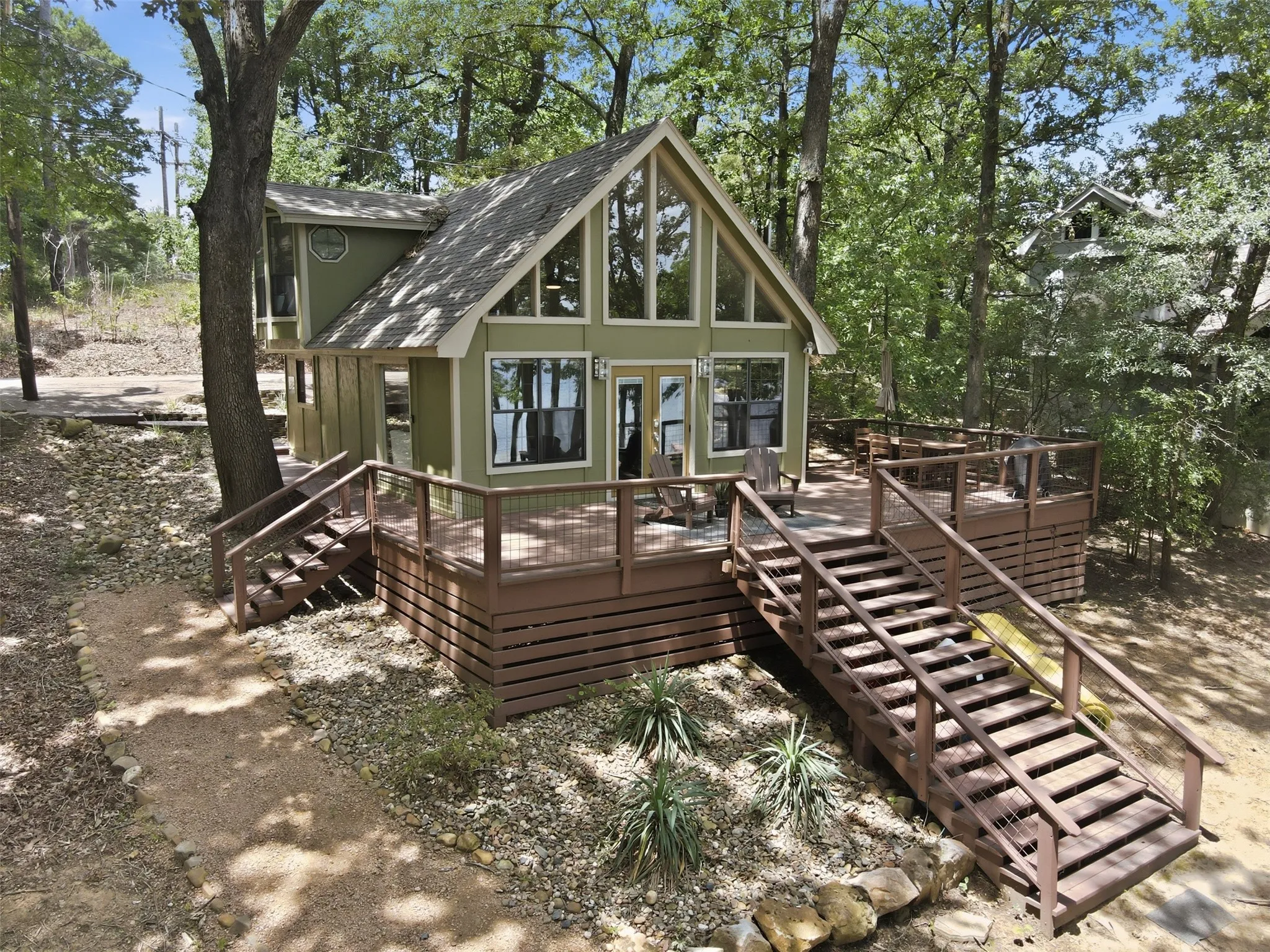 Single Family Residence For Sale in Franklin (TX) County , 104 E Barker Creek Drive, Scroggins, Texas 75480, 3 Bedroom, 2 Bathroom, Garage spaces, 900 Sqft, built in 1985, mls#21400570, Real Estate Agent in Scroggins, Homes For Sale in Franklin (TX) county, Homes For Sale in Scroggins, Realtor in Scroggins Texas, Real Estate Brokerage Independent Realty Texas, Luminita Cordes Realtor