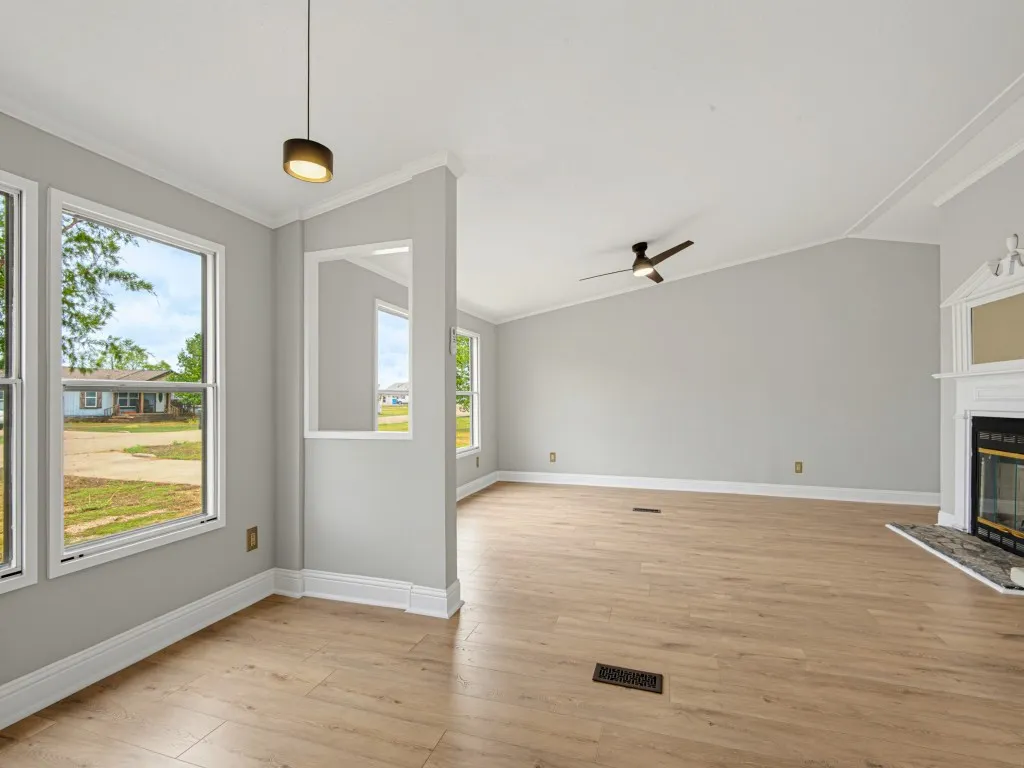 Mobile Home For Sale in Ellis County , 129 Hearne Lane, Red Oak, Texas 75154, 4 Bedroom, 2 Bathroom, Garage spaces, 2,432 Sqft, built in 2000, mls#21401433, Real Estate Agent in Red Oak, Homes For Sale in Ellis county, Homes For Sale in Red Oak, Realtor in Red Oak Texas, Real Estate Brokerage Independent Realty Texas, Luminita Cordes Realtor