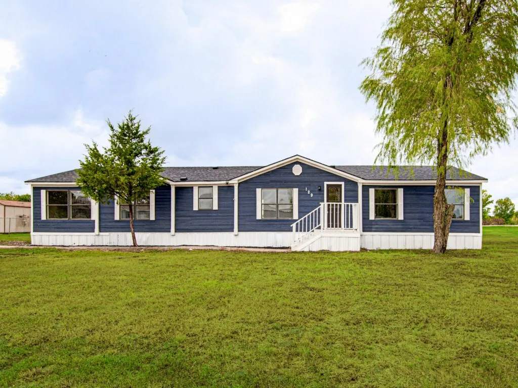 Mobile Home For Sale in Ellis County , 129 Hearne Lane, Red Oak, Texas 75154, 4 Bedroom, 2 Bathroom, Garage spaces, 2,432 Sqft, built in 2000, mls#21401433, Real Estate Agent in Red Oak, Homes For Sale in Ellis county, Homes For Sale in Red Oak, Realtor in Red Oak Texas, Real Estate Brokerage Independent Realty Texas, Luminita Cordes Realtor