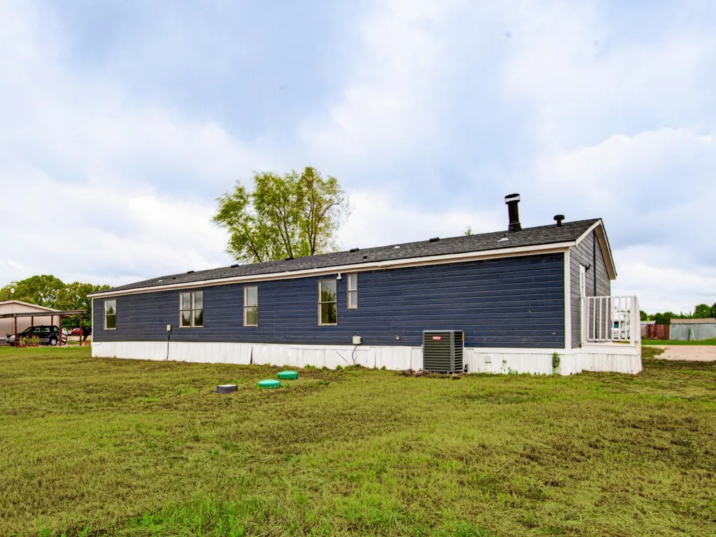 Mobile Home For Sale in Ellis County , 129 Hearne Lane, Red Oak, Texas 75154, 4 Bedroom, 2 Bathroom, Garage spaces, 2,432 Sqft, built in 2000, mls#21401433, Real Estate Agent in Red Oak, Homes For Sale in Ellis county, Homes For Sale in Red Oak, Realtor in Red Oak Texas, Real Estate Brokerage Independent Realty Texas, Luminita Cordes Realtor
