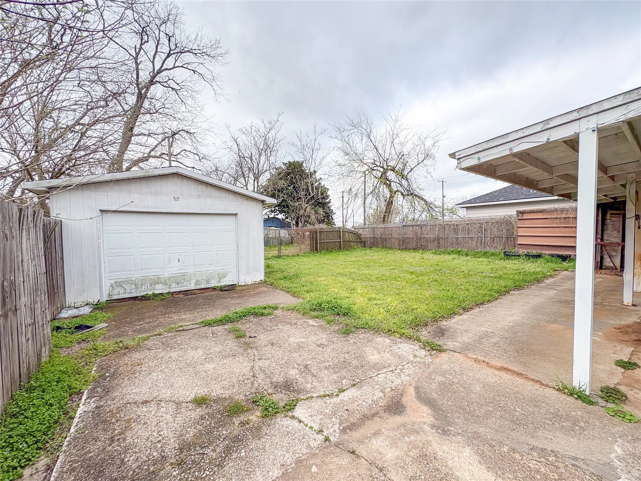 Single Family Residence For Rent in Grayson County , 528 W Florence, Denison, Texas 75020, 3 Bedroom, 2 Bathroom, 1 Garage spaces, 1,174 Sqft, built in 1910, mls#21402111, Real Estate Agent in Denison, Homes For Rent in Grayson county, Homes For Rent in Denison, Realtor in Denison Texas, Real Estate Brokerage Independent Realty Texas, Luminita Cordes Realtor