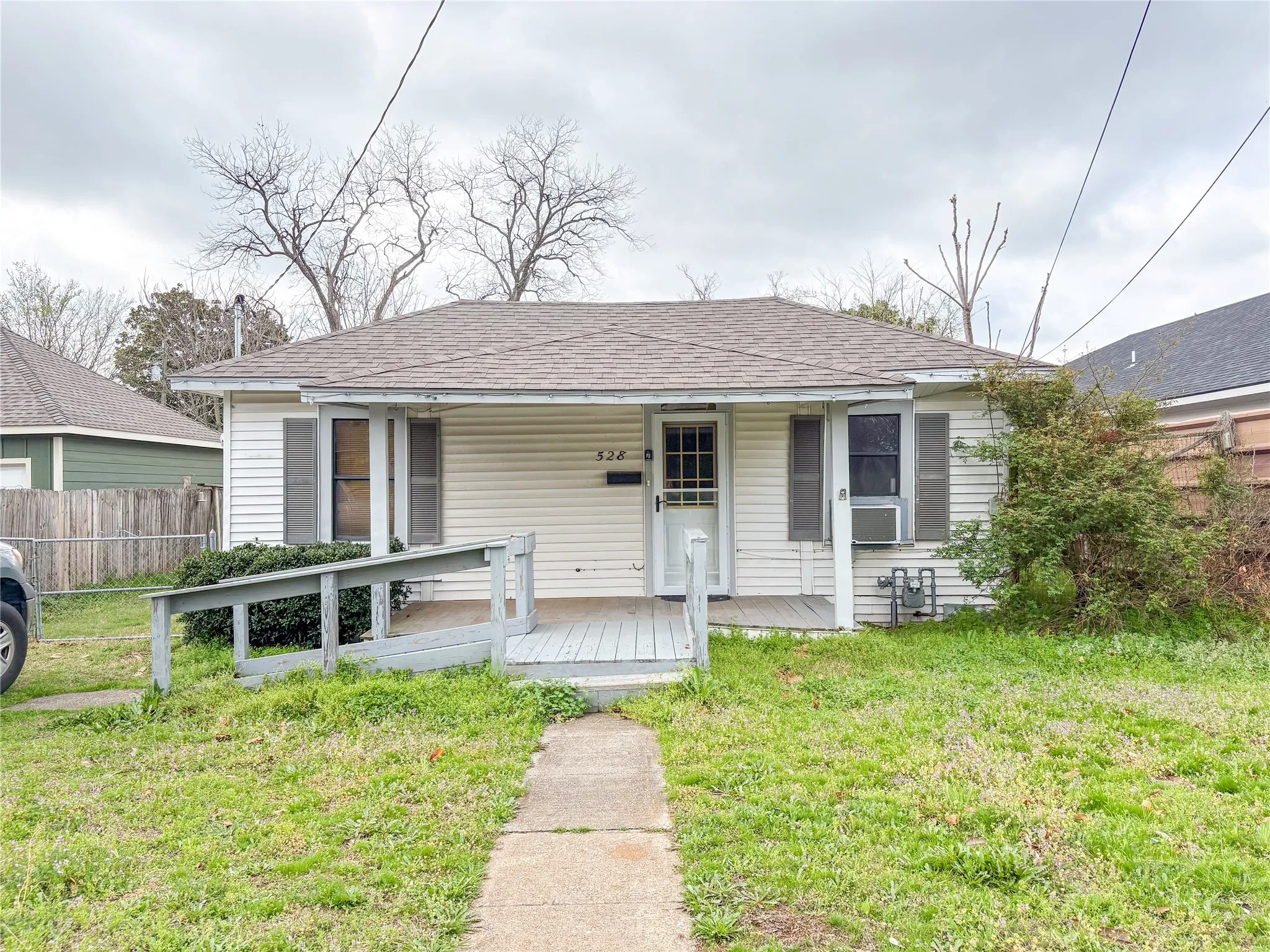 Single Family Residence For Rent in Grayson County , 528 W Florence, Denison, Texas 75020, 3 Bedroom, 2 Bathroom, 1 Garage spaces, 1,174 Sqft, built in 1910, mls#21402111, Real Estate Agent in Denison, Homes For Rent in Grayson county, Homes For Rent in Denison, Realtor in Denison Texas, Real Estate Brokerage Independent Realty Texas, Luminita Cordes Realtor