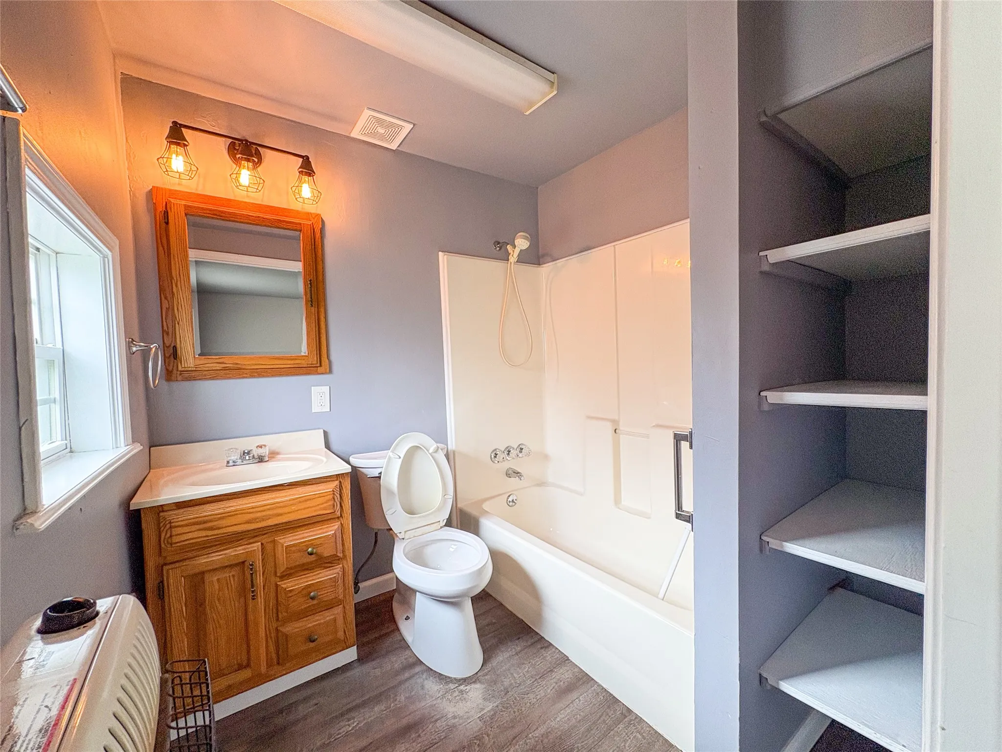 Single Family Residence For Rent in Grayson County , 528 W Florence, Denison, Texas 75020, 3 Bedroom, 2 Bathroom, 1 Garage spaces, 1,174 Sqft, built in 1910, mls#21402111, Real Estate Agent in Denison, Homes For Rent in Grayson county, Homes For Rent in Denison, Realtor in Denison Texas, Real Estate Brokerage Independent Realty Texas, Luminita Cordes Realtor