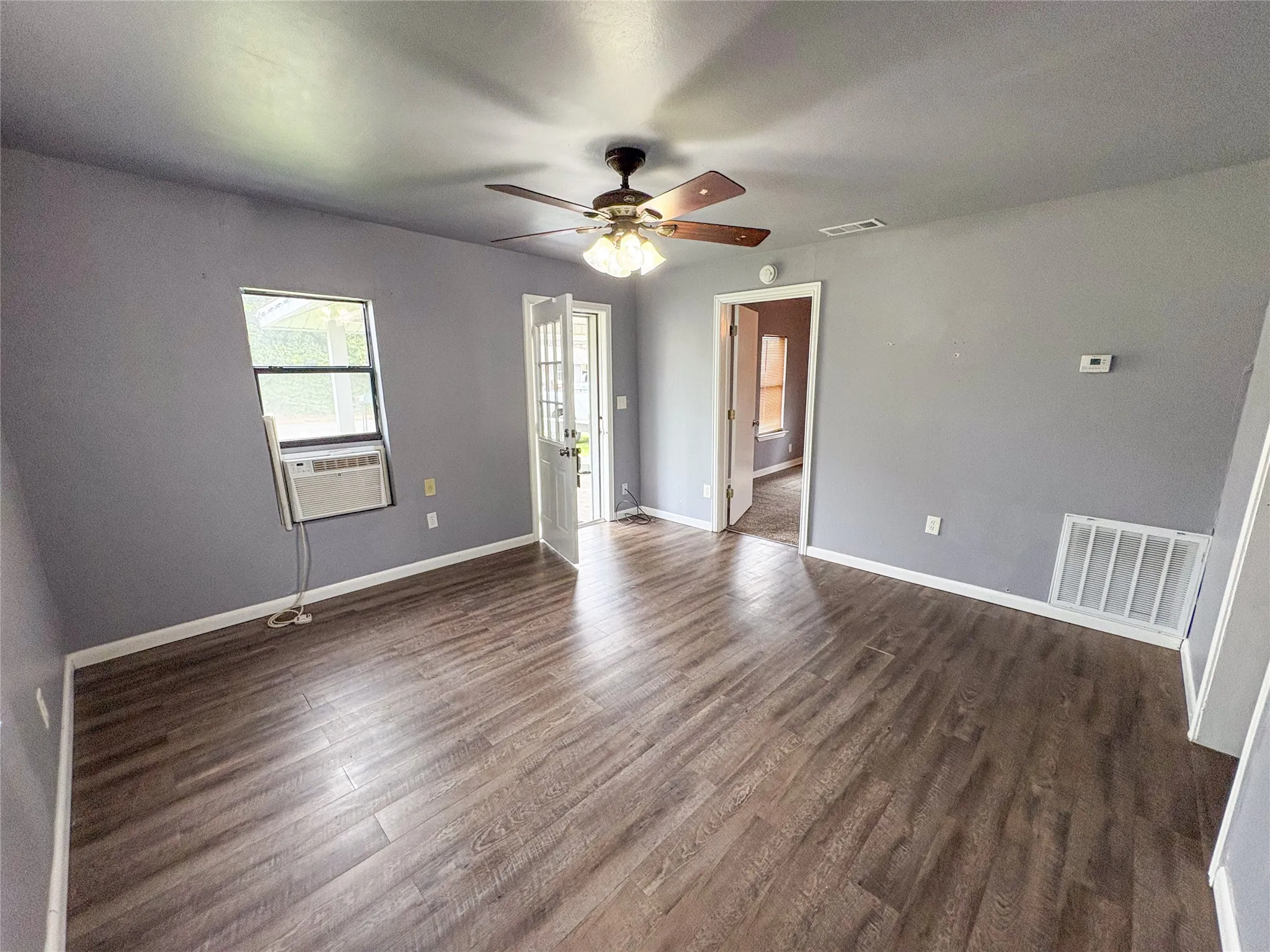 Single Family Residence For Rent in Grayson County , 528 W Florence, Denison, Texas 75020, 3 Bedroom, 2 Bathroom, 1 Garage spaces, 1,174 Sqft, built in 1910, mls#21402111, Real Estate Agent in Denison, Homes For Rent in Grayson county, Homes For Rent in Denison, Realtor in Denison Texas, Real Estate Brokerage Independent Realty Texas, Luminita Cordes Realtor