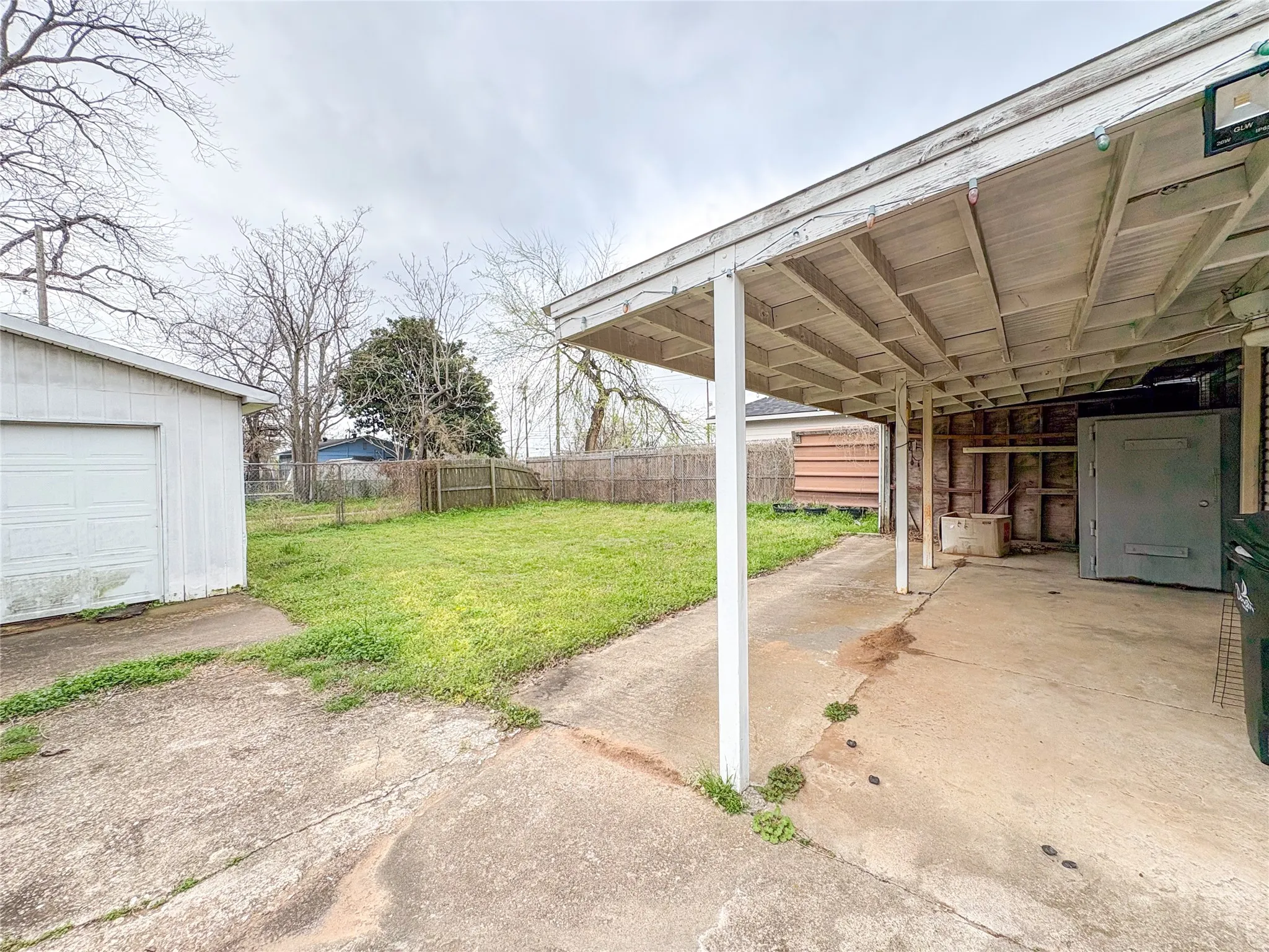 Single Family Residence For Rent in Grayson County , 528 W Florence, Denison, Texas 75020, 3 Bedroom, 2 Bathroom, 1 Garage spaces, 1,174 Sqft, built in 1910, mls#21402111, Real Estate Agent in Denison, Homes For Rent in Grayson county, Homes For Rent in Denison, Realtor in Denison Texas, Real Estate Brokerage Independent Realty Texas, Luminita Cordes Realtor
