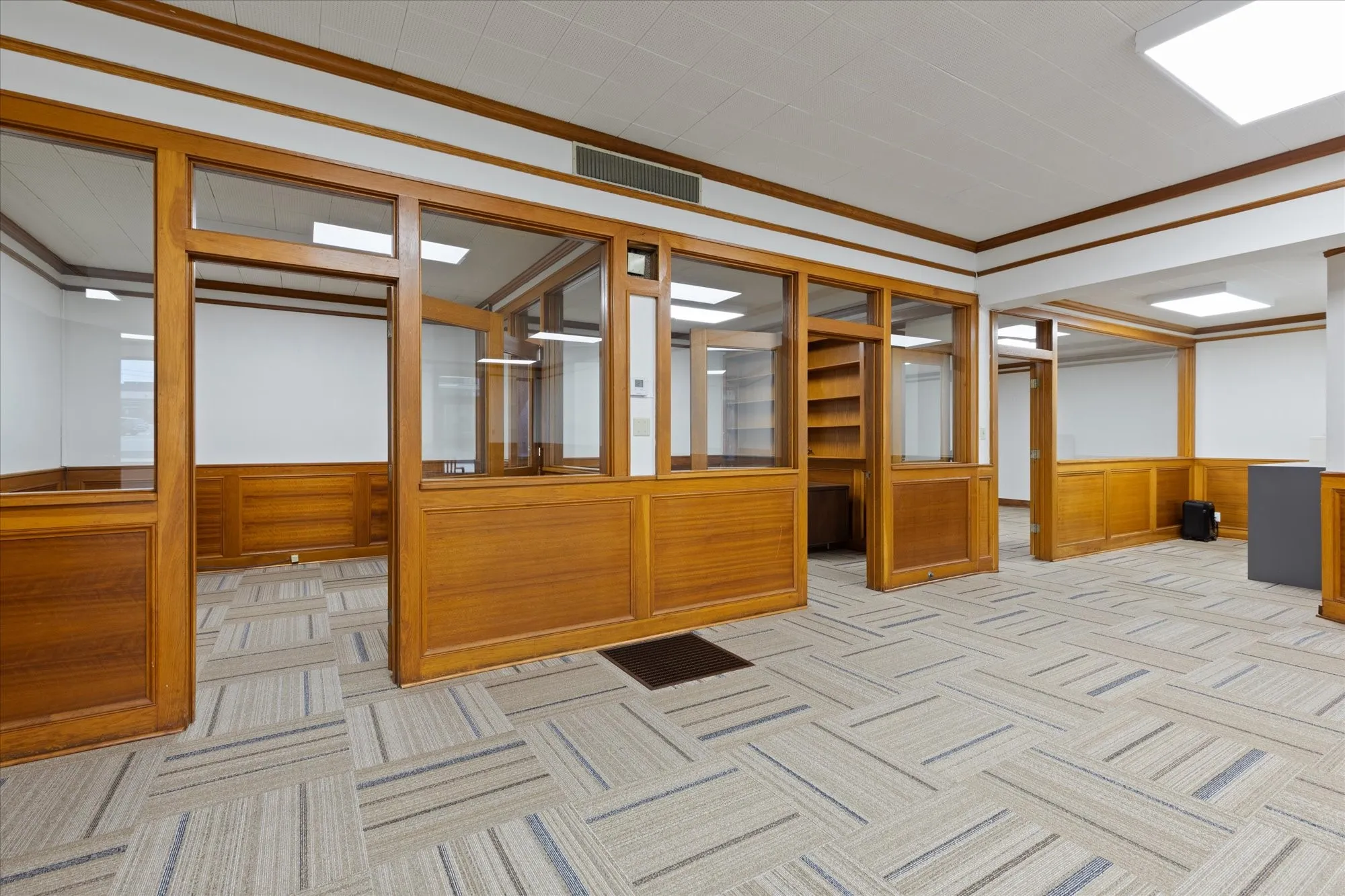 Office For Sale in Harrison County , 107 W Rusk, Marshall, Texas 75670, 0, 0, Garage spaces, 0 Sqft, built in 1940, mls#21398158, Real Estate Agent in Marshall, Homes For Sale in Harrison county, Homes For Sale in Marshall, Realtor in Marshall Texas, Real Estate Brokerage Independent Realty Texas, Luminita Cordes Realtor