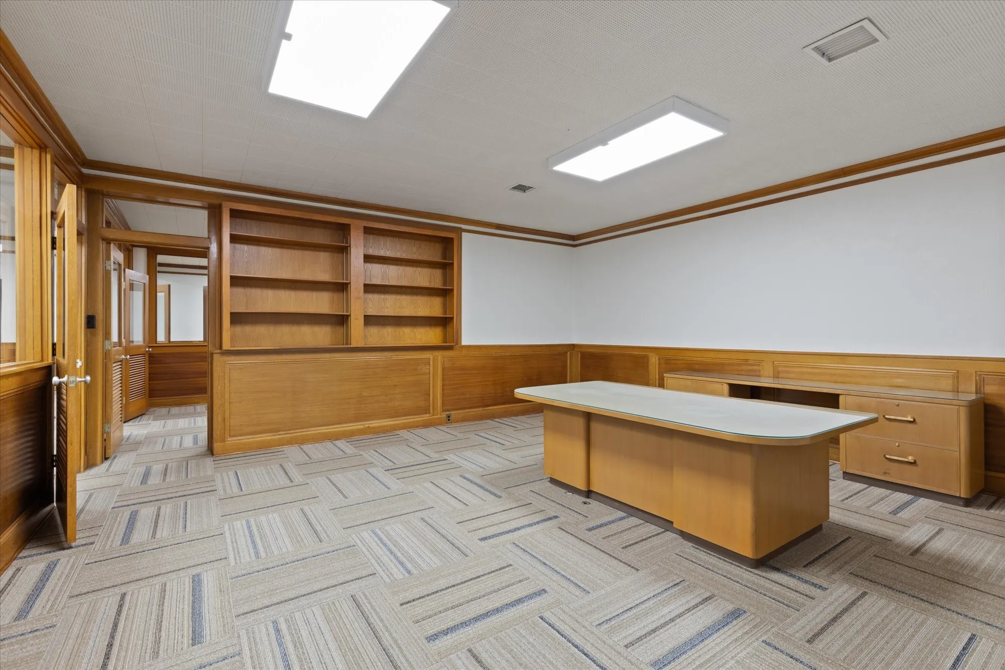 Office For Sale in Harrison County , 107 W Rusk, Marshall, Texas 75670, 0, 0, Garage spaces, 0 Sqft, built in 1940, mls#21398158, Real Estate Agent in Marshall, Homes For Sale in Harrison county, Homes For Sale in Marshall, Realtor in Marshall Texas, Real Estate Brokerage Independent Realty Texas, Luminita Cordes Realtor