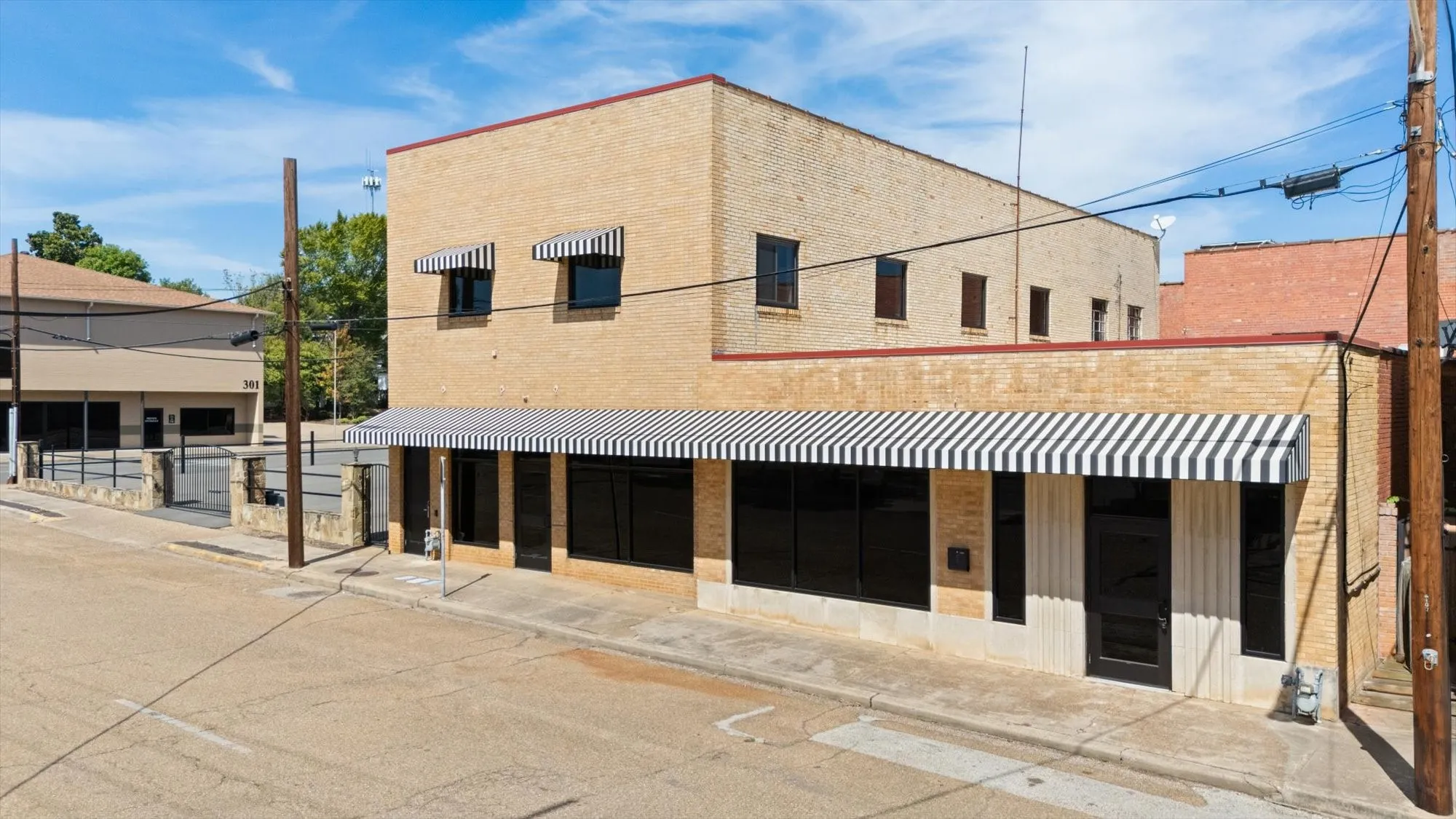 Office For Sale in Harrison County , 107 W Rusk, Marshall, Texas 75670, 0, 0, Garage spaces, 0 Sqft, built in 1940, mls#21398158, Real Estate Agent in Marshall, Homes For Sale in Harrison county, Homes For Sale in Marshall, Realtor in Marshall Texas, Real Estate Brokerage Independent Realty Texas, Luminita Cordes Realtor