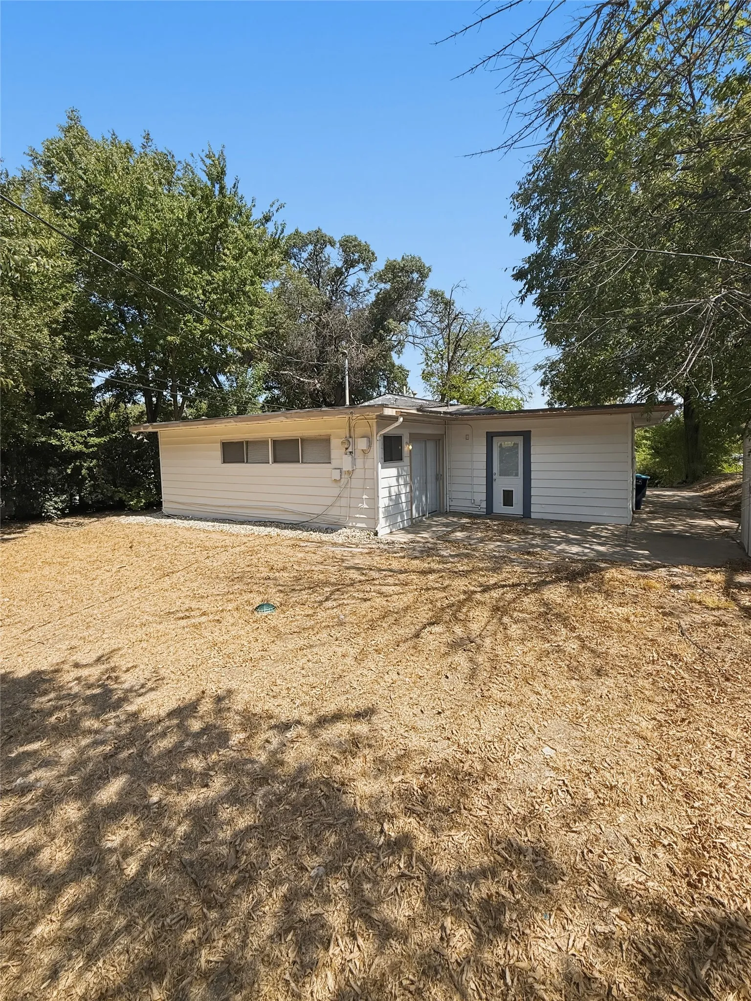 Single Family Residence For Rent in Tarrant County , 3520 Western Avenue, Fort Worth, Texas 76107, 2 Bedroom, 2 Bathroom, Garage spaces, 1,151 Sqft, built in 1955, mls#21402119, Real Estate Agent in Fort Worth, Homes For Rent in Tarrant county, Homes For Rent in Fort Worth, Realtor in Fort Worth Texas, Real Estate Brokerage Independent Realty Texas, Luminita Cordes Realtor