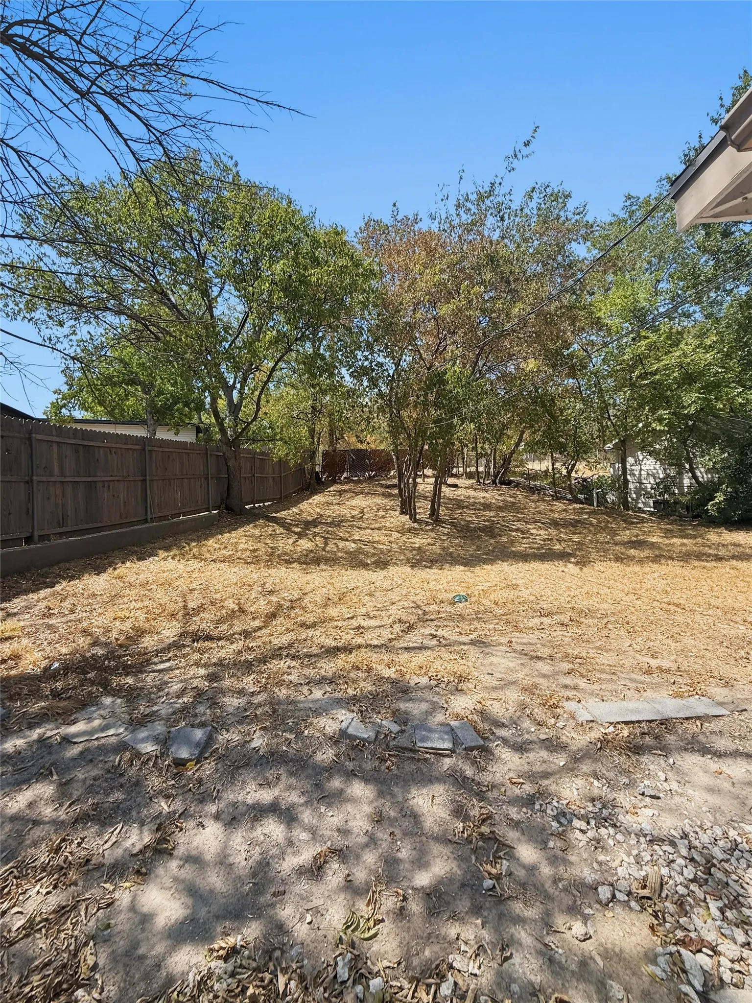 Single Family Residence For Rent in Tarrant County , 3520 Western Avenue, Fort Worth, Texas 76107, 2 Bedroom, 2 Bathroom, Garage spaces, 1,151 Sqft, built in 1955, mls#21402119, Real Estate Agent in Fort Worth, Homes For Rent in Tarrant county, Homes For Rent in Fort Worth, Realtor in Fort Worth Texas, Real Estate Brokerage Independent Realty Texas, Luminita Cordes Realtor