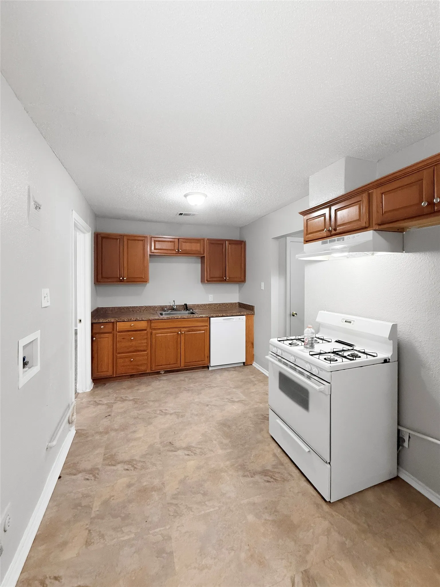 Single Family Residence For Rent in Tarrant County , 3520 Western Avenue, Fort Worth, Texas 76107, 2 Bedroom, 2 Bathroom, Garage spaces, 1,151 Sqft, built in 1955, mls#21402119, Real Estate Agent in Fort Worth, Homes For Rent in Tarrant county, Homes For Rent in Fort Worth, Realtor in Fort Worth Texas, Real Estate Brokerage Independent Realty Texas, Luminita Cordes Realtor