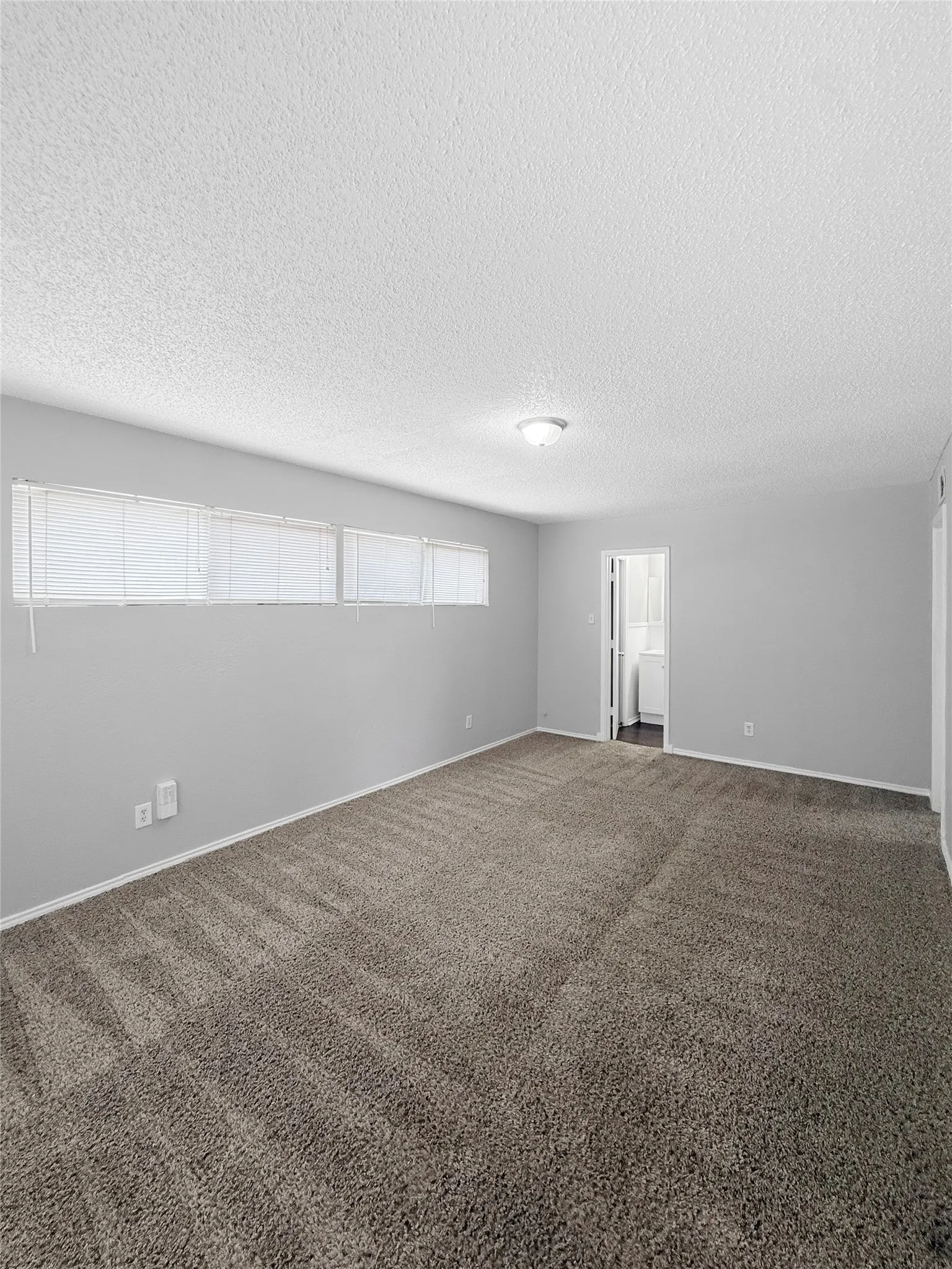 Single Family Residence For Rent in Tarrant County , 3520 Western Avenue, Fort Worth, Texas 76107, 2 Bedroom, 2 Bathroom, Garage spaces, 1,151 Sqft, built in 1955, mls#21402119, Real Estate Agent in Fort Worth, Homes For Rent in Tarrant county, Homes For Rent in Fort Worth, Realtor in Fort Worth Texas, Real Estate Brokerage Independent Realty Texas, Luminita Cordes Realtor