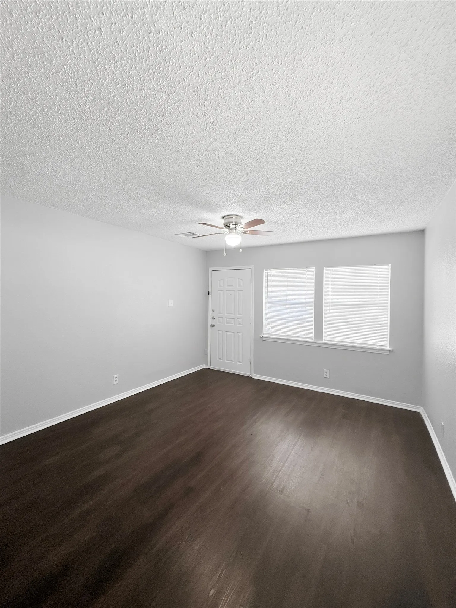 Single Family Residence For Rent in Tarrant County , 3520 Western Avenue, Fort Worth, Texas 76107, 2 Bedroom, 2 Bathroom, Garage spaces, 1,151 Sqft, built in 1955, mls#21402119, Real Estate Agent in Fort Worth, Homes For Rent in Tarrant county, Homes For Rent in Fort Worth, Realtor in Fort Worth Texas, Real Estate Brokerage Independent Realty Texas, Luminita Cordes Realtor