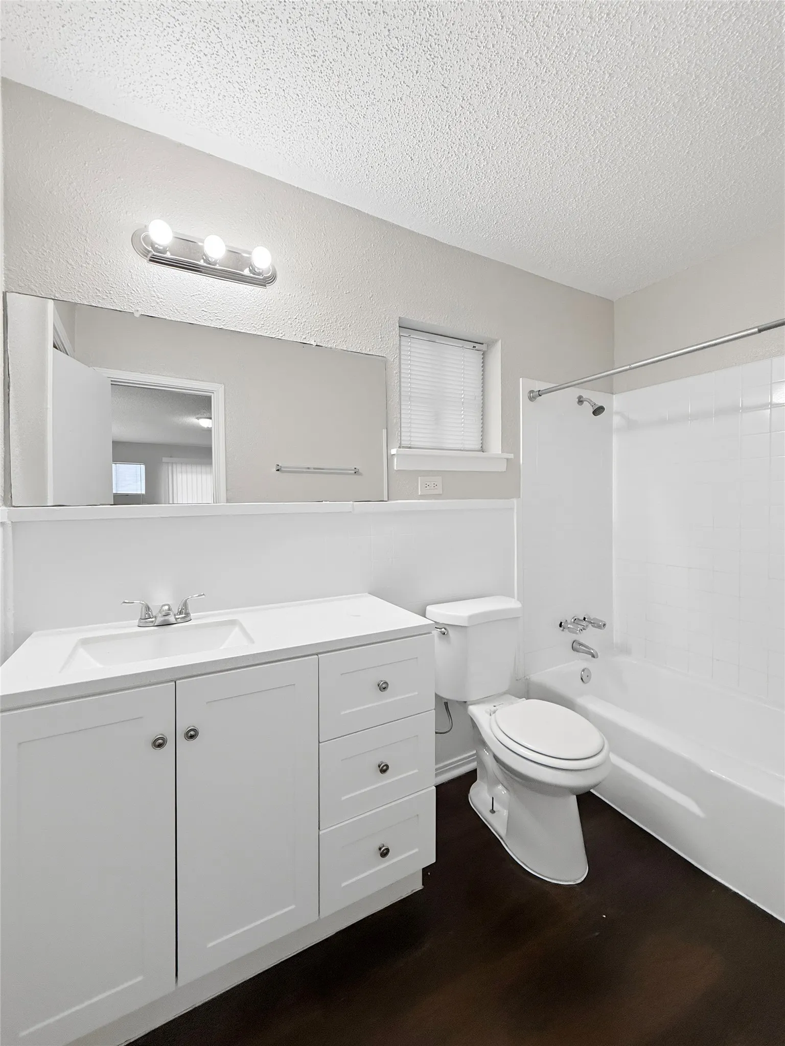 Single Family Residence For Rent in Tarrant County , 3520 Western Avenue, Fort Worth, Texas 76107, 2 Bedroom, 2 Bathroom, Garage spaces, 1,151 Sqft, built in 1955, mls#21402119, Real Estate Agent in Fort Worth, Homes For Rent in Tarrant county, Homes For Rent in Fort Worth, Realtor in Fort Worth Texas, Real Estate Brokerage Independent Realty Texas, Luminita Cordes Realtor