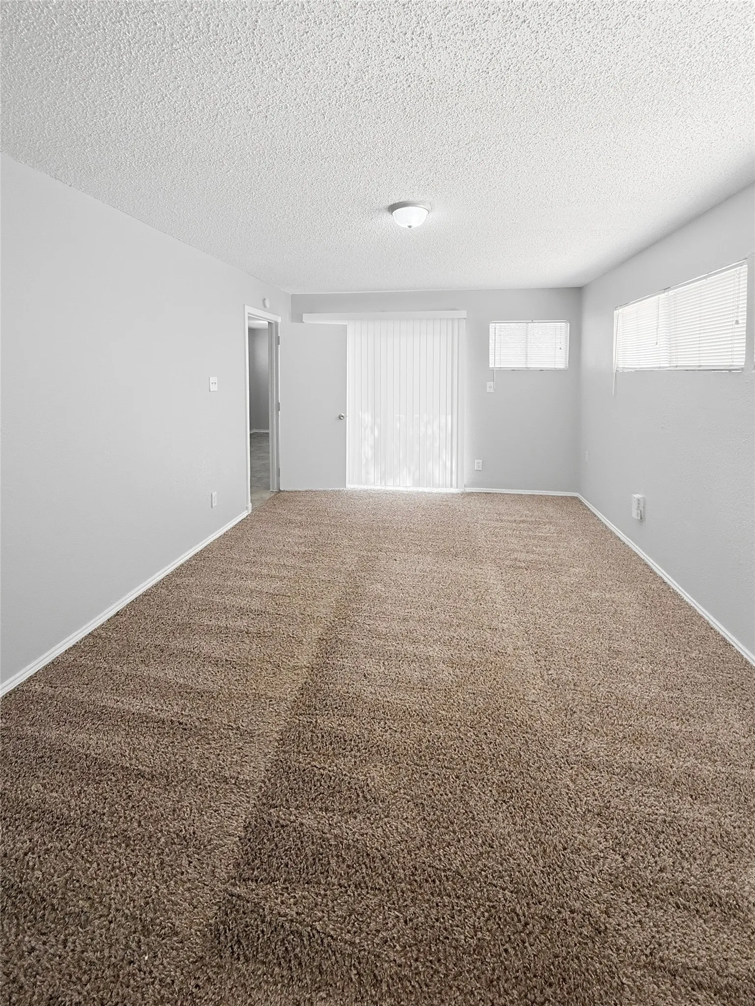 Single Family Residence For Rent in Tarrant County , 3520 Western Avenue, Fort Worth, Texas 76107, 2 Bedroom, 2 Bathroom, Garage spaces, 1,151 Sqft, built in 1955, mls#21402119, Real Estate Agent in Fort Worth, Homes For Rent in Tarrant county, Homes For Rent in Fort Worth, Realtor in Fort Worth Texas, Real Estate Brokerage Independent Realty Texas, Luminita Cordes Realtor