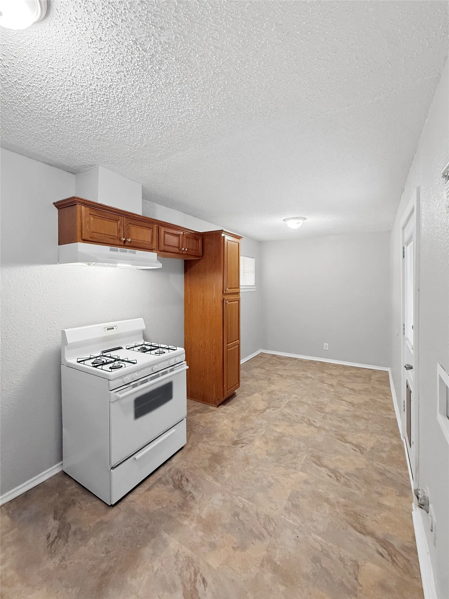 Single Family Residence For Rent in Tarrant County , 3520 Western Avenue, Fort Worth, Texas 76107, 2 Bedroom, 2 Bathroom, Garage spaces, 1,151 Sqft, built in 1955, mls#21402119, Real Estate Agent in Fort Worth, Homes For Rent in Tarrant county, Homes For Rent in Fort Worth, Realtor in Fort Worth Texas, Real Estate Brokerage Independent Realty Texas, Luminita Cordes Realtor