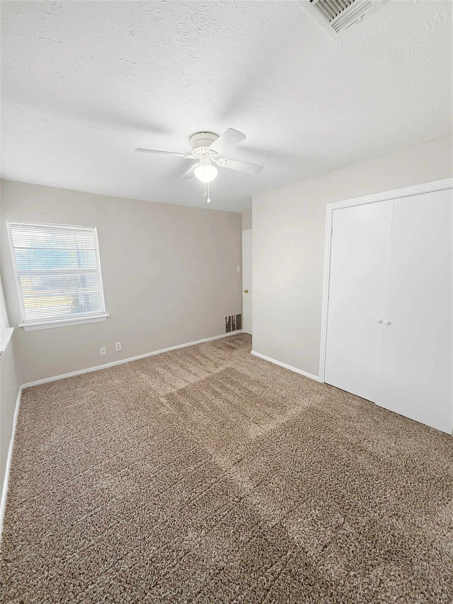 Single Family Residence For Rent in Tarrant County , 3520 Western Avenue, Fort Worth, Texas 76107, 2 Bedroom, 2 Bathroom, Garage spaces, 1,151 Sqft, built in 1955, mls#21402119, Real Estate Agent in Fort Worth, Homes For Rent in Tarrant county, Homes For Rent in Fort Worth, Realtor in Fort Worth Texas, Real Estate Brokerage Independent Realty Texas, Luminita Cordes Realtor