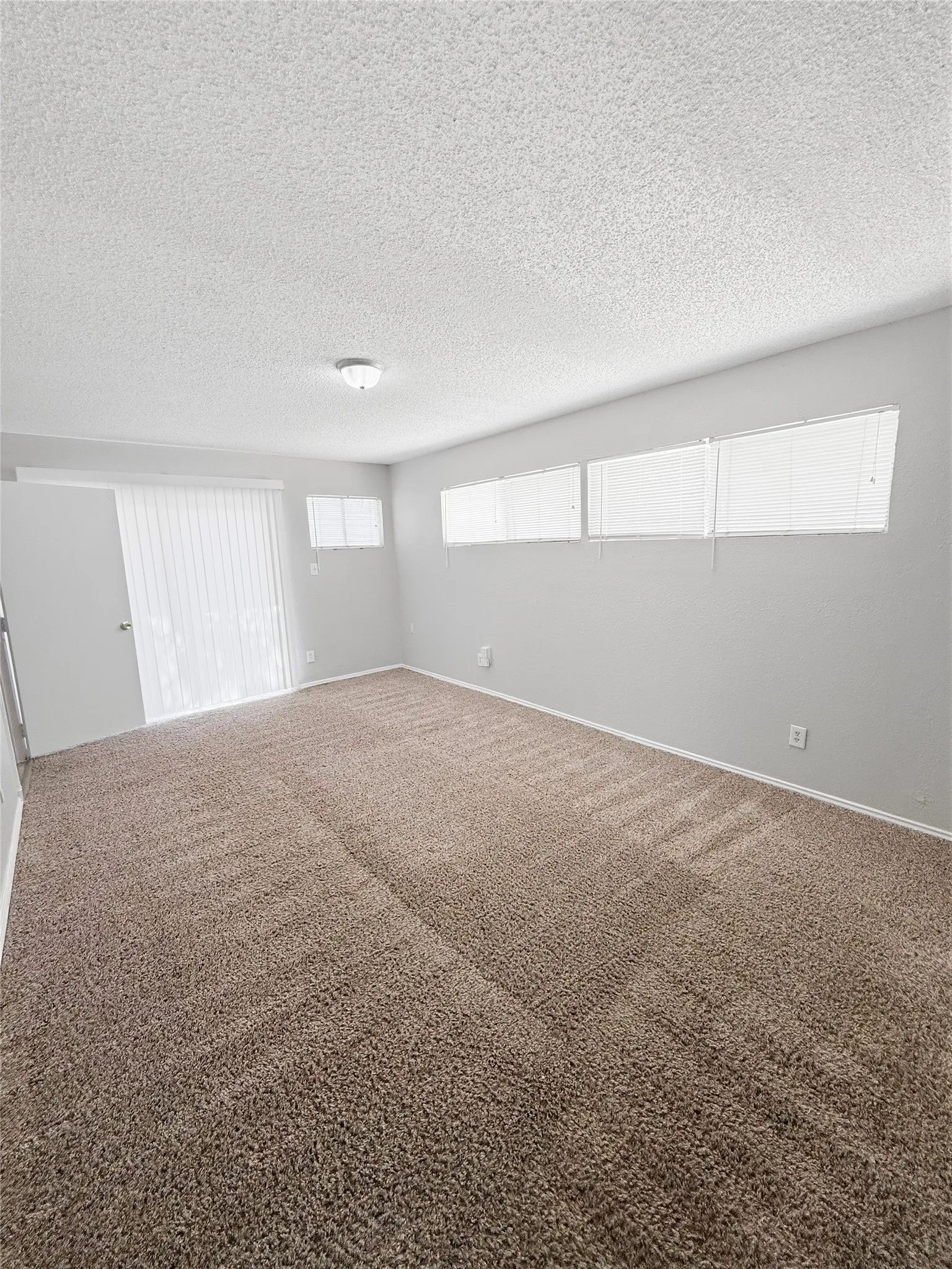 Single Family Residence For Rent in Tarrant County , 3520 Western Avenue, Fort Worth, Texas 76107, 2 Bedroom, 2 Bathroom, Garage spaces, 1,151 Sqft, built in 1955, mls#21402119, Real Estate Agent in Fort Worth, Homes For Rent in Tarrant county, Homes For Rent in Fort Worth, Realtor in Fort Worth Texas, Real Estate Brokerage Independent Realty Texas, Luminita Cordes Realtor