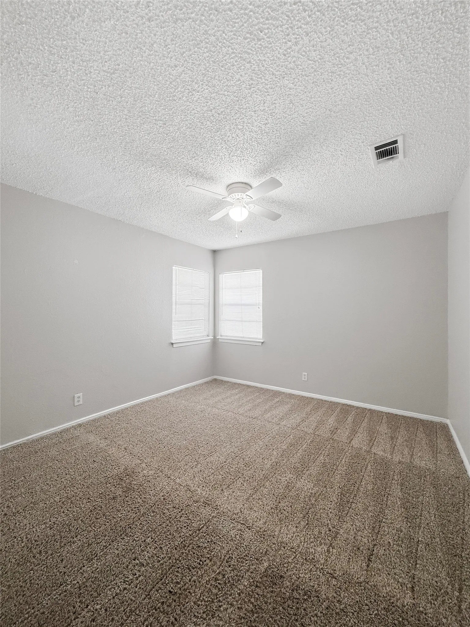 Single Family Residence For Rent in Tarrant County , 3520 Western Avenue, Fort Worth, Texas 76107, 2 Bedroom, 2 Bathroom, Garage spaces, 1,151 Sqft, built in 1955, mls#21402119, Real Estate Agent in Fort Worth, Homes For Rent in Tarrant county, Homes For Rent in Fort Worth, Realtor in Fort Worth Texas, Real Estate Brokerage Independent Realty Texas, Luminita Cordes Realtor