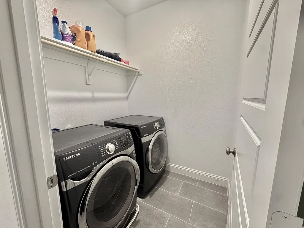 Townhouse For Rent in Tarrant County , 3433 Vista Highlands Lane, Fort Worth, Texas 76135, 3 Bedroom, 3 Bathroom, 2 Garage spaces, 1,670 Sqft, built in 2023, mls#21401646, Real Estate Agent in Fort Worth, Homes For Rent in Tarrant county, Homes For Rent in Fort Worth, Realtor in Fort Worth Texas, Real Estate Brokerage Independent Realty Texas, Luminita Cordes Realtor