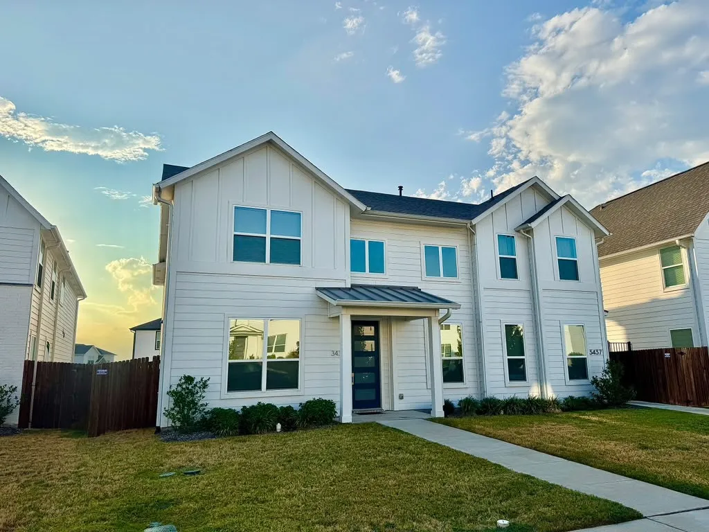 Townhouse For Rent in Tarrant County , 3433 Vista Highlands Lane, Fort Worth, Texas 76135, 3 Bedroom, 3 Bathroom, 2 Garage spaces, 1,670 Sqft, built in 2023, mls#21401646, Real Estate Agent in Fort Worth, Homes For Rent in Tarrant county, Homes For Rent in Fort Worth, Realtor in Fort Worth Texas, Real Estate Brokerage Independent Realty Texas, Luminita Cordes Realtor