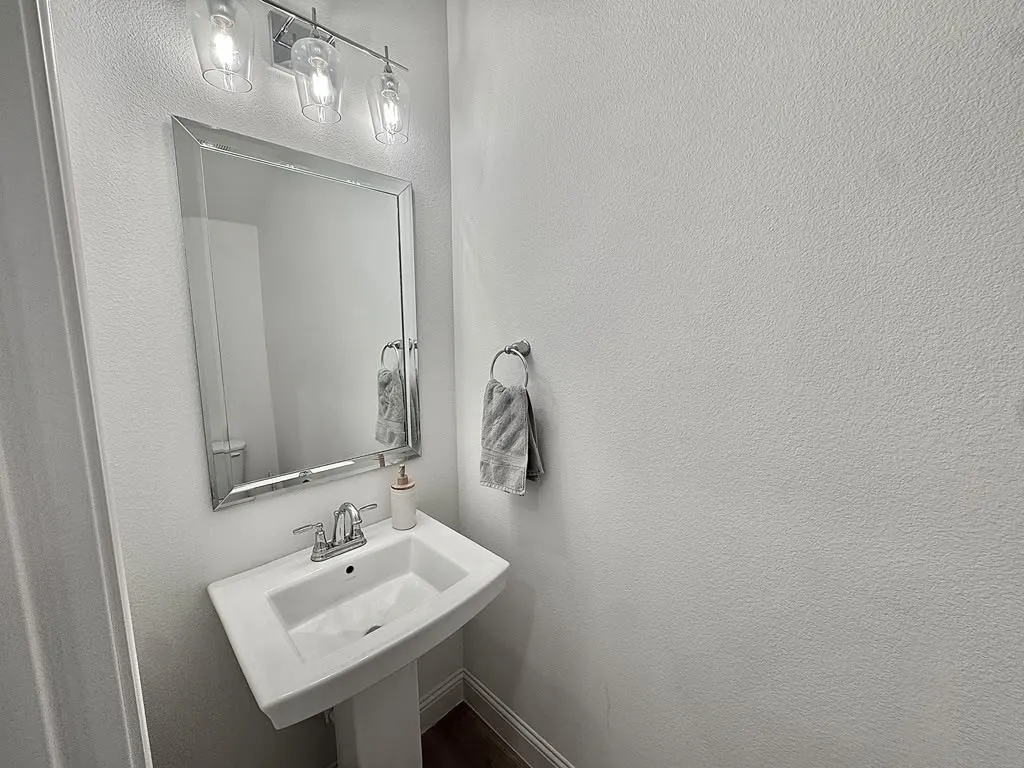 Townhouse For Rent in Tarrant County , 3433 Vista Highlands Lane, Fort Worth, Texas 76135, 3 Bedroom, 3 Bathroom, 2 Garage spaces, 1,670 Sqft, built in 2023, mls#21401646, Real Estate Agent in Fort Worth, Homes For Rent in Tarrant county, Homes For Rent in Fort Worth, Realtor in Fort Worth Texas, Real Estate Brokerage Independent Realty Texas, Luminita Cordes Realtor