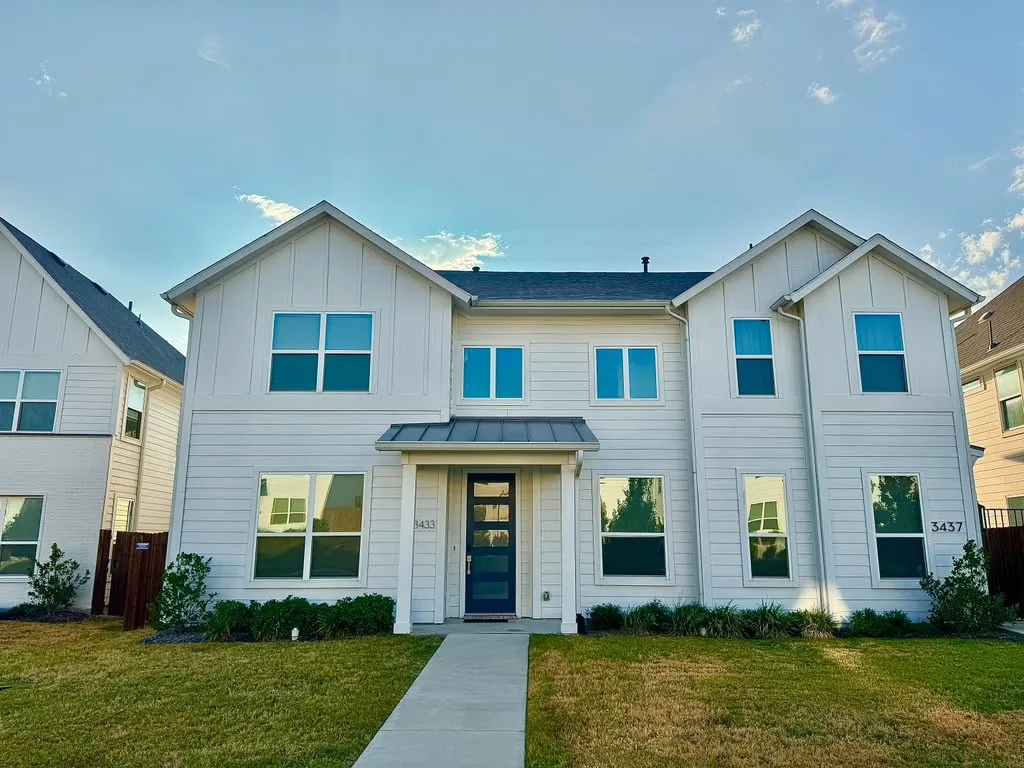 Townhouse For Rent in Tarrant County , 3433 Vista Highlands Lane, Fort Worth, Texas 76135, 3 Bedroom, 3 Bathroom, 2 Garage spaces, 1,670 Sqft, built in 2023, mls#21401646, Real Estate Agent in Fort Worth, Homes For Rent in Tarrant county, Homes For Rent in Fort Worth, Realtor in Fort Worth Texas, Real Estate Brokerage Independent Realty Texas, Luminita Cordes Realtor
