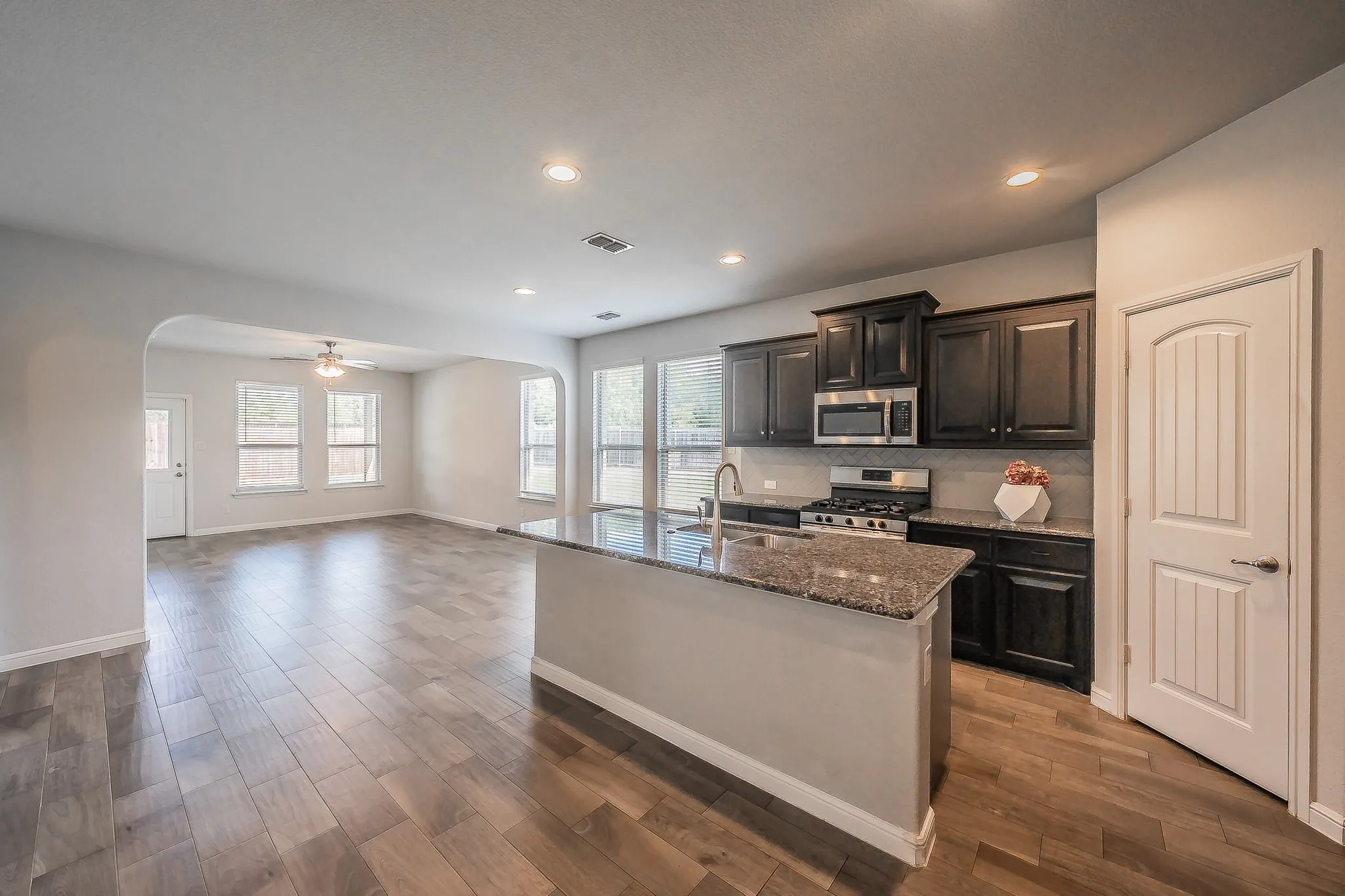 Single Family Residence For Sale in Denton County , 300 Oakbluff Drive, Denton, Texas 76210, 4 Bedroom, 3 Bathroom, 2 Garage spaces, 2,481 Sqft, built in 2019, mls#21397837, Real Estate Agent in Denton, Homes For Sale in Denton county, Homes For Sale in Denton, Realtor in Denton Texas, Real Estate Brokerage Independent Realty Texas, Luminita Cordes Realtor