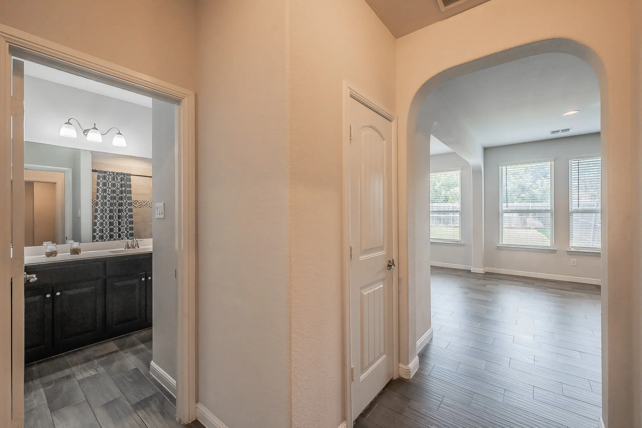 Single Family Residence For Sale in Denton County , 300 Oakbluff Drive, Denton, Texas 76210, 4 Bedroom, 3 Bathroom, 2 Garage spaces, 2,481 Sqft, built in 2019, mls#21397837, Real Estate Agent in Denton, Homes For Sale in Denton county, Homes For Sale in Denton, Realtor in Denton Texas, Real Estate Brokerage Independent Realty Texas, Luminita Cordes Realtor