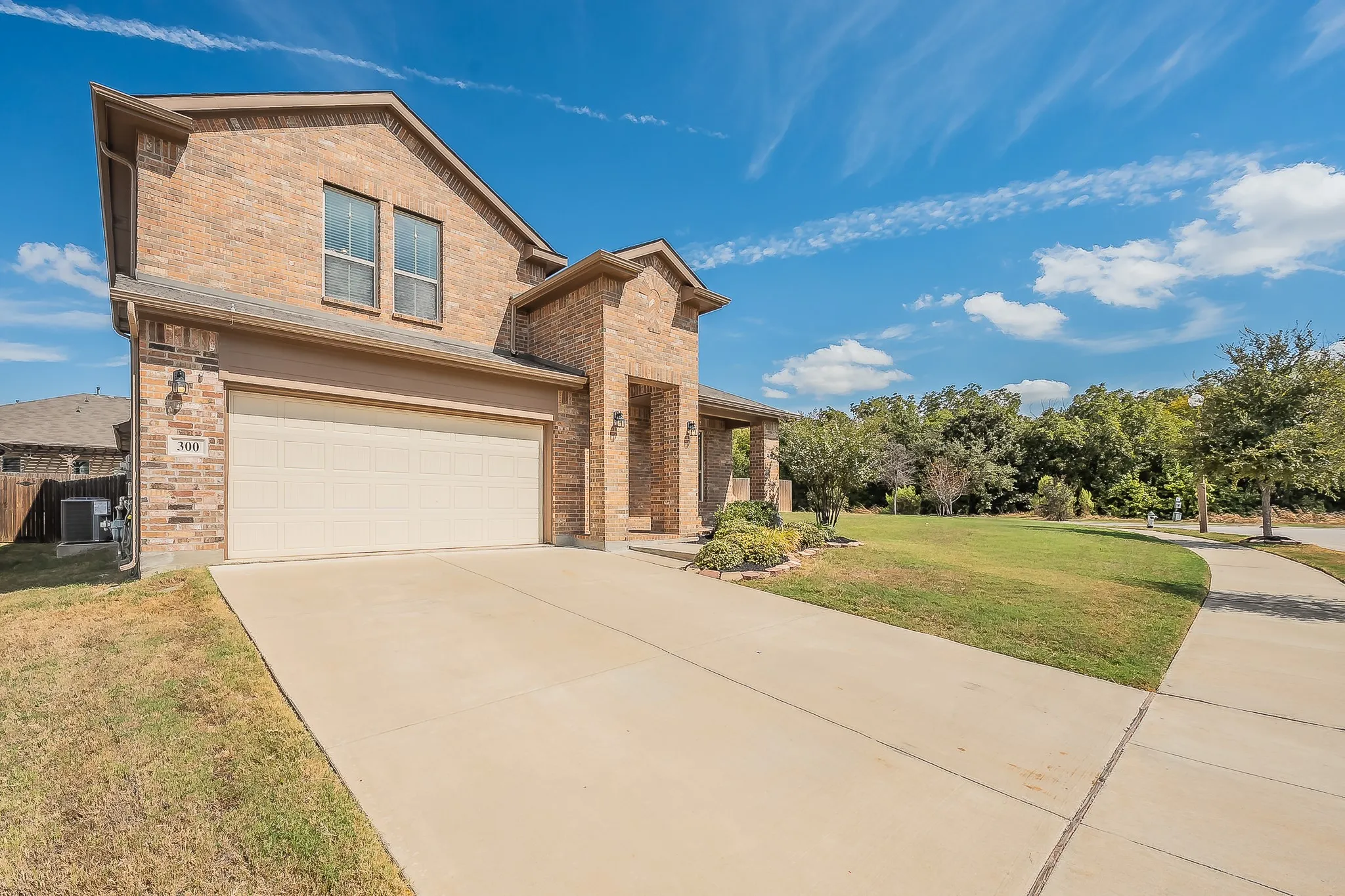 Single Family Residence For Sale in Denton County , 300 Oakbluff Drive, Denton, Texas 76210, 4 Bedroom, 3 Bathroom, 2 Garage spaces, 2,481 Sqft, built in 2019, mls#21397837, Real Estate Agent in Denton, Homes For Sale in Denton county, Homes For Sale in Denton, Realtor in Denton Texas, Real Estate Brokerage Independent Realty Texas, Luminita Cordes Realtor