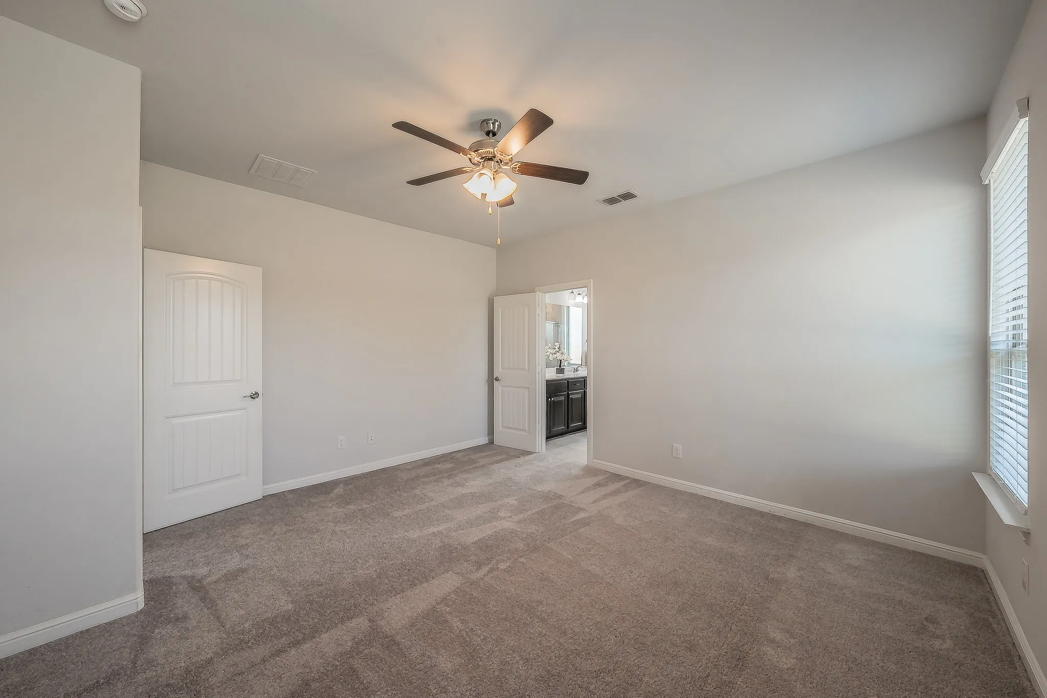 Single Family Residence For Sale in Denton County , 300 Oakbluff Drive, Denton, Texas 76210, 4 Bedroom, 3 Bathroom, 2 Garage spaces, 2,481 Sqft, built in 2019, mls#21397837, Real Estate Agent in Denton, Homes For Sale in Denton county, Homes For Sale in Denton, Realtor in Denton Texas, Real Estate Brokerage Independent Realty Texas, Luminita Cordes Realtor