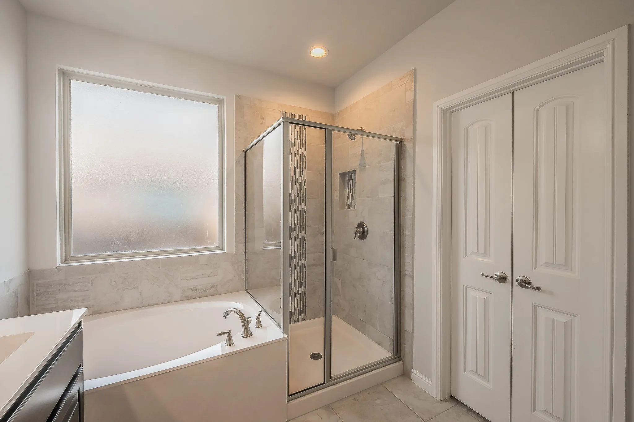 Single Family Residence For Sale in Denton County , 300 Oakbluff Drive, Denton, Texas 76210, 4 Bedroom, 3 Bathroom, 2 Garage spaces, 2,481 Sqft, built in 2019, mls#21397837, Real Estate Agent in Denton, Homes For Sale in Denton county, Homes For Sale in Denton, Realtor in Denton Texas, Real Estate Brokerage Independent Realty Texas, Luminita Cordes Realtor