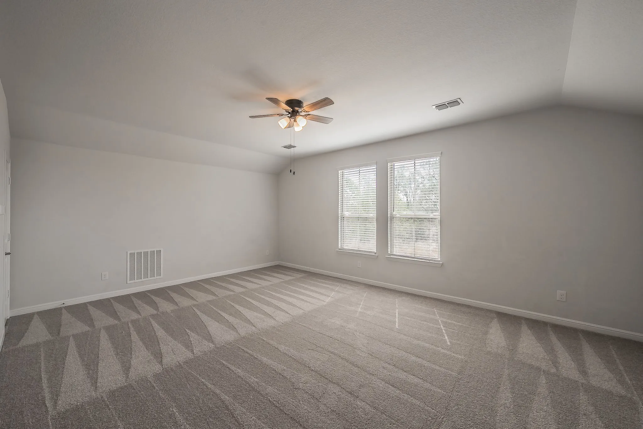 Single Family Residence For Sale in Denton County , 300 Oakbluff Drive, Denton, Texas 76210, 4 Bedroom, 3 Bathroom, 2 Garage spaces, 2,481 Sqft, built in 2019, mls#21397837, Real Estate Agent in Denton, Homes For Sale in Denton county, Homes For Sale in Denton, Realtor in Denton Texas, Real Estate Brokerage Independent Realty Texas, Luminita Cordes Realtor