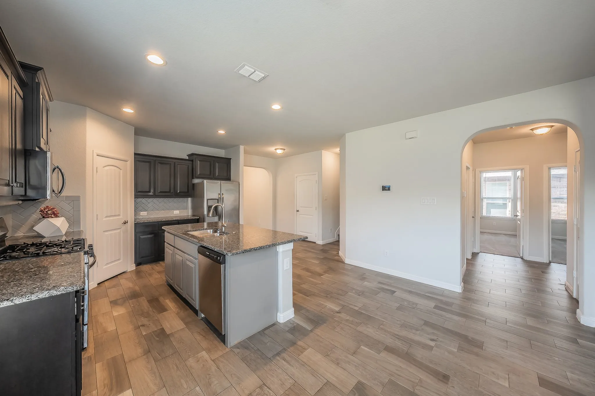 Single Family Residence For Sale in Denton County , 300 Oakbluff Drive, Denton, Texas 76210, 4 Bedroom, 3 Bathroom, 2 Garage spaces, 2,481 Sqft, built in 2019, mls#21397837, Real Estate Agent in Denton, Homes For Sale in Denton county, Homes For Sale in Denton, Realtor in Denton Texas, Real Estate Brokerage Independent Realty Texas, Luminita Cordes Realtor