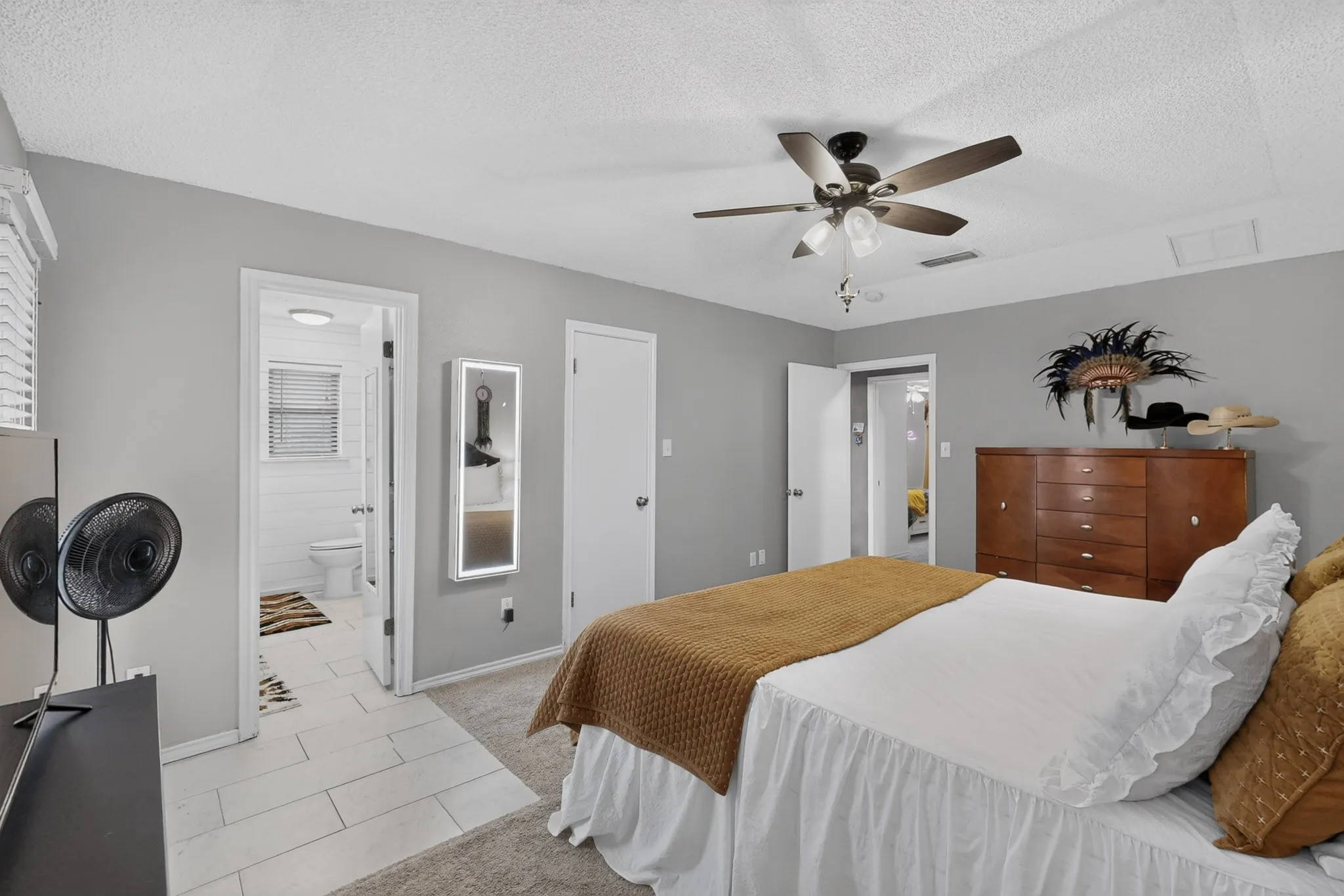 Single Family Residence For Sale in Johnson County , 2060 Trailwood Drive W, Burleson, Texas 76028, 3 Bedroom, 2 Bathroom, Garage spaces, 2,355 Sqft, built in 1975, mls#21398017, Real Estate Agent in Burleson, Homes For Sale in Johnson county, Homes For Sale in Burleson, Realtor in Burleson Texas, Real Estate Brokerage Independent Realty Texas, Luminita Cordes Realtor