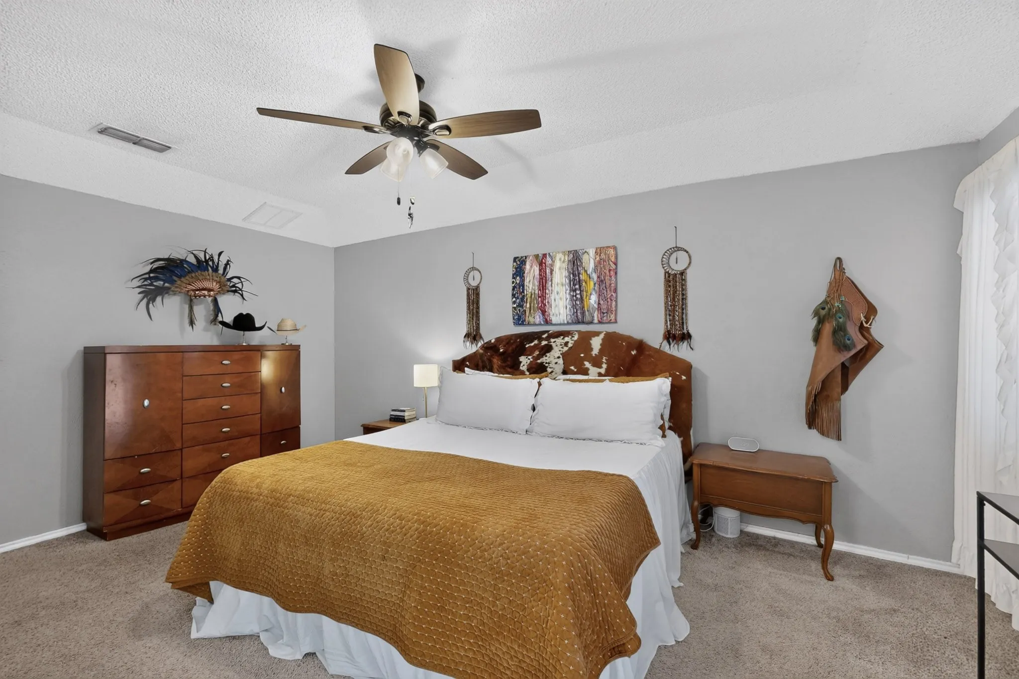 Single Family Residence For Sale in Johnson County , 2060 Trailwood Drive W, Burleson, Texas 76028, 3 Bedroom, 2 Bathroom, Garage spaces, 2,355 Sqft, built in 1975, mls#21398017, Real Estate Agent in Burleson, Homes For Sale in Johnson county, Homes For Sale in Burleson, Realtor in Burleson Texas, Real Estate Brokerage Independent Realty Texas, Luminita Cordes Realtor