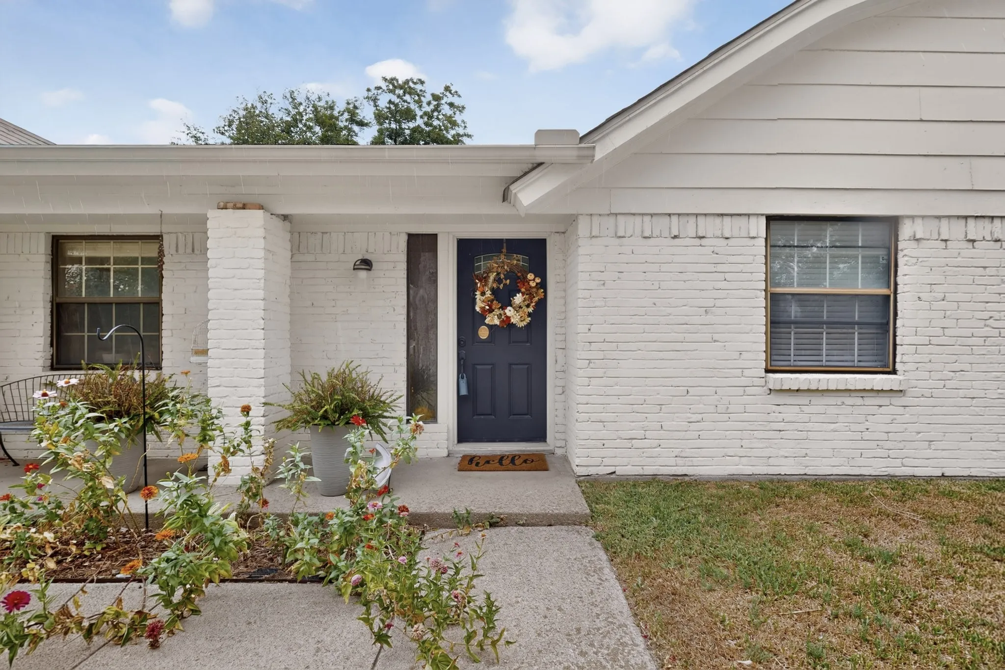 Single Family Residence For Sale in Johnson County , 2060 Trailwood Drive W, Burleson, Texas 76028, 3 Bedroom, 2 Bathroom, Garage spaces, 2,355 Sqft, built in 1975, mls#21398017, Real Estate Agent in Burleson, Homes For Sale in Johnson county, Homes For Sale in Burleson, Realtor in Burleson Texas, Real Estate Brokerage Independent Realty Texas, Luminita Cordes Realtor